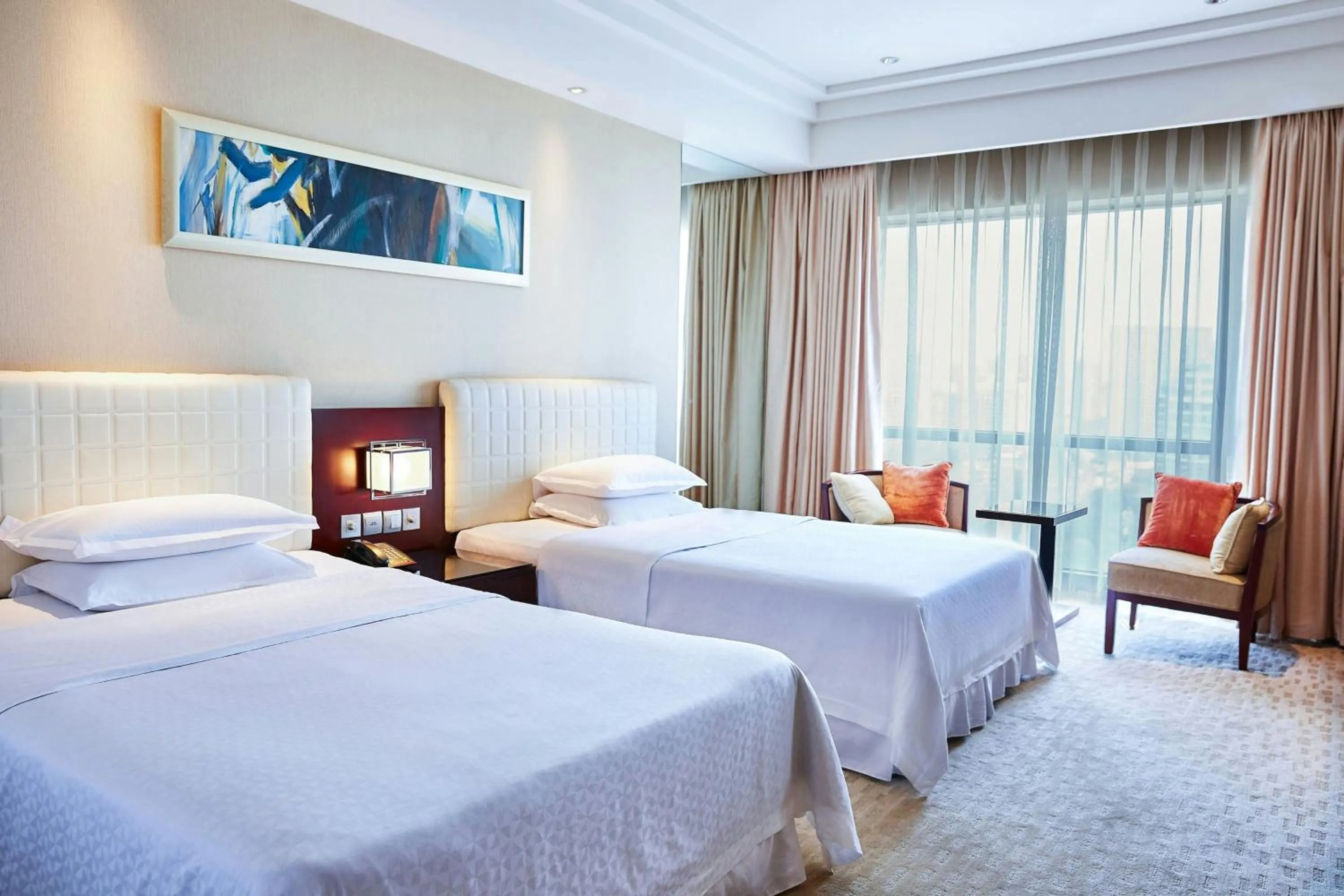 Photo of the whole room, Bed in Four Points by Sheraton Hangzhou, Binjiang