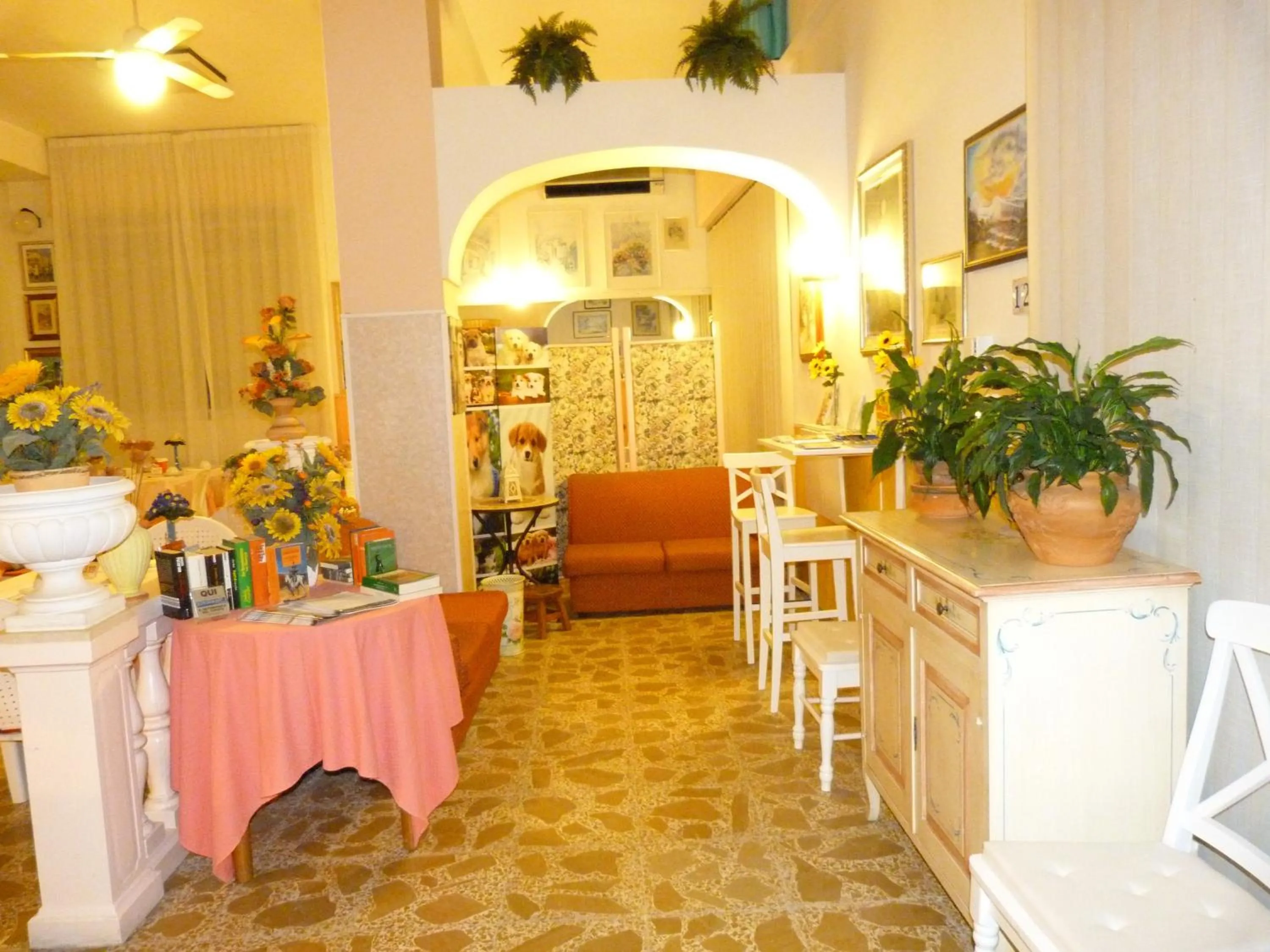 Restaurant/places to eat in Hotel Bologna