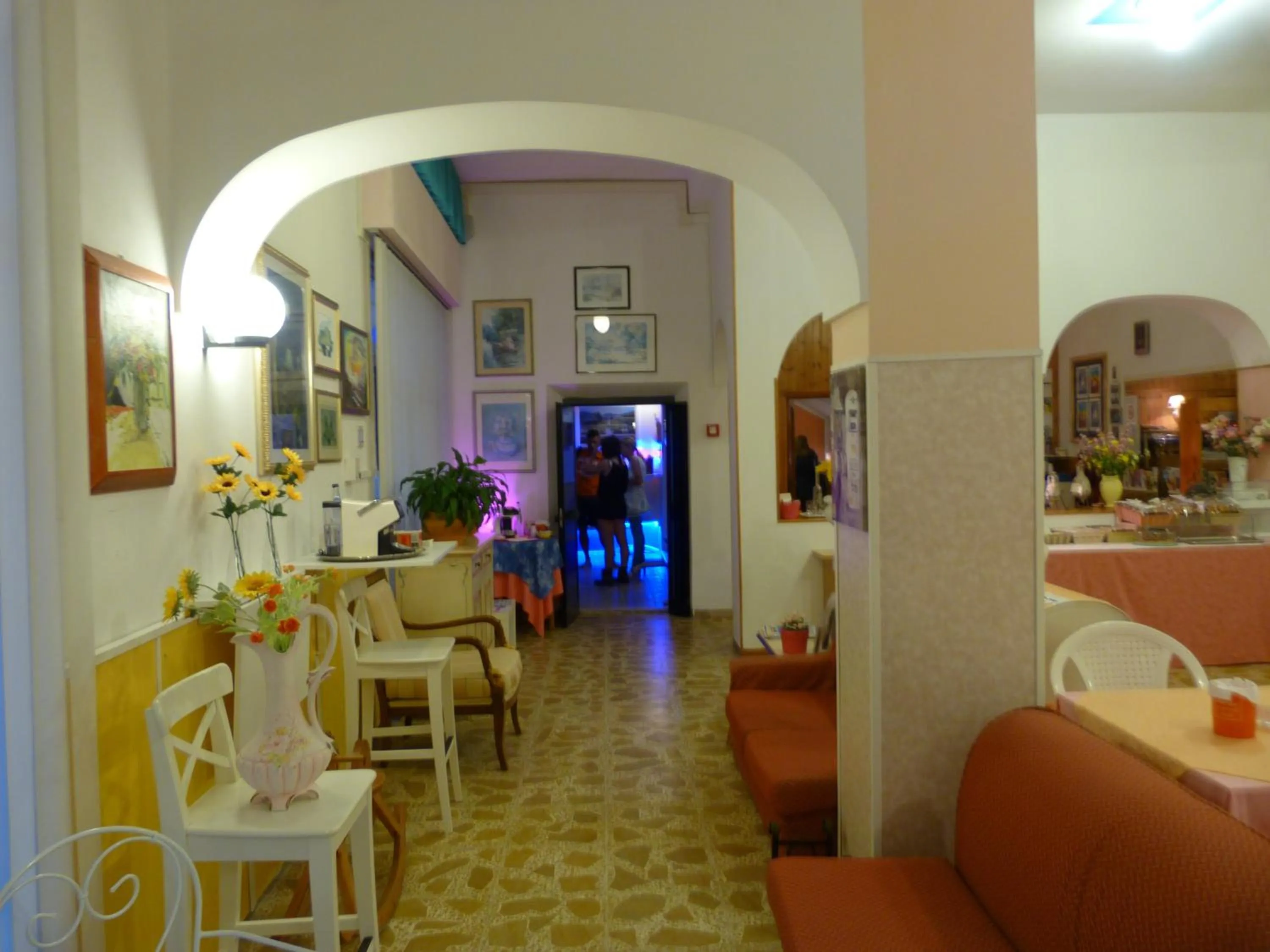 Restaurant/places to eat in Hotel Bologna