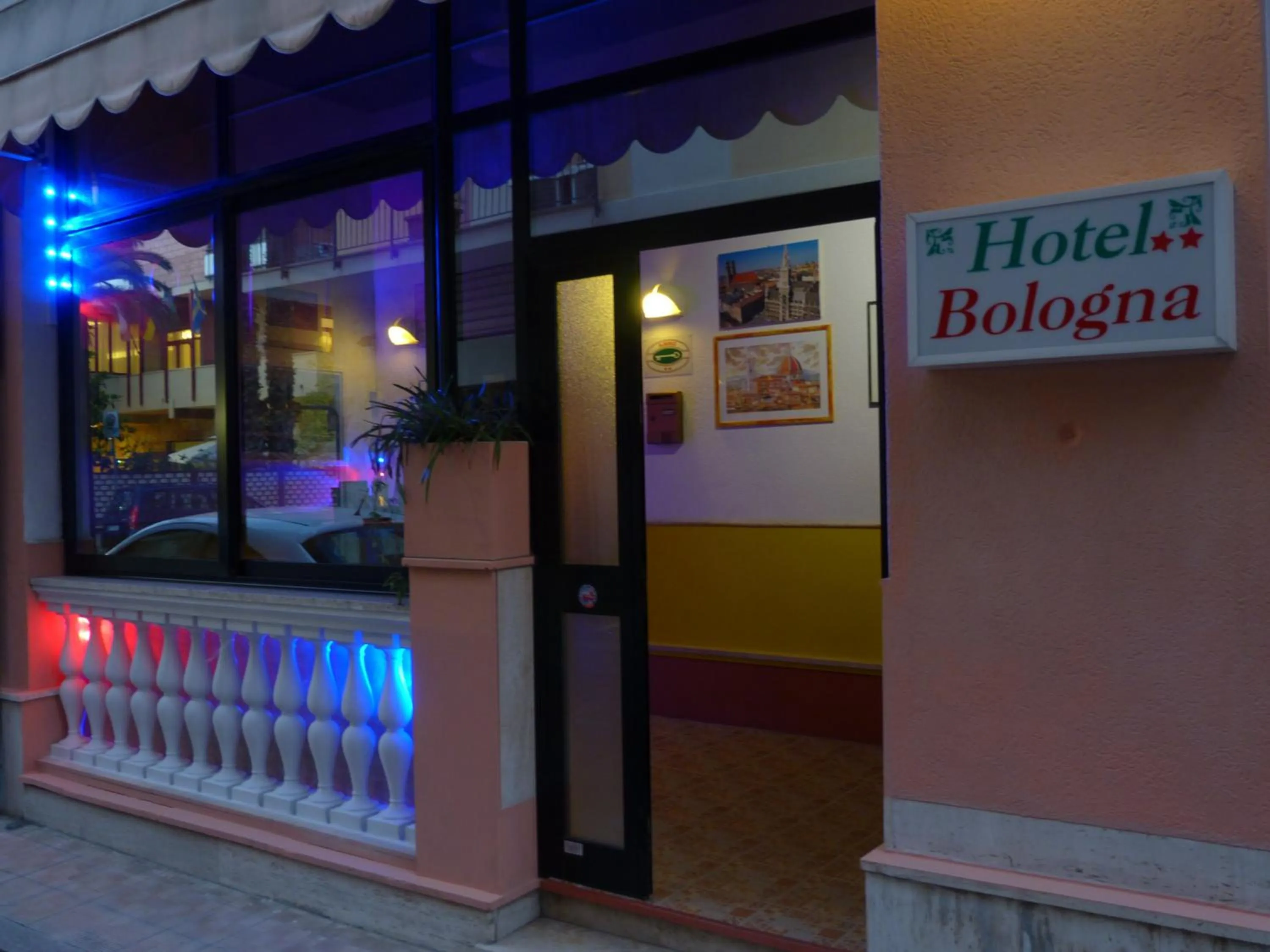 Facade/entrance in Hotel Bologna