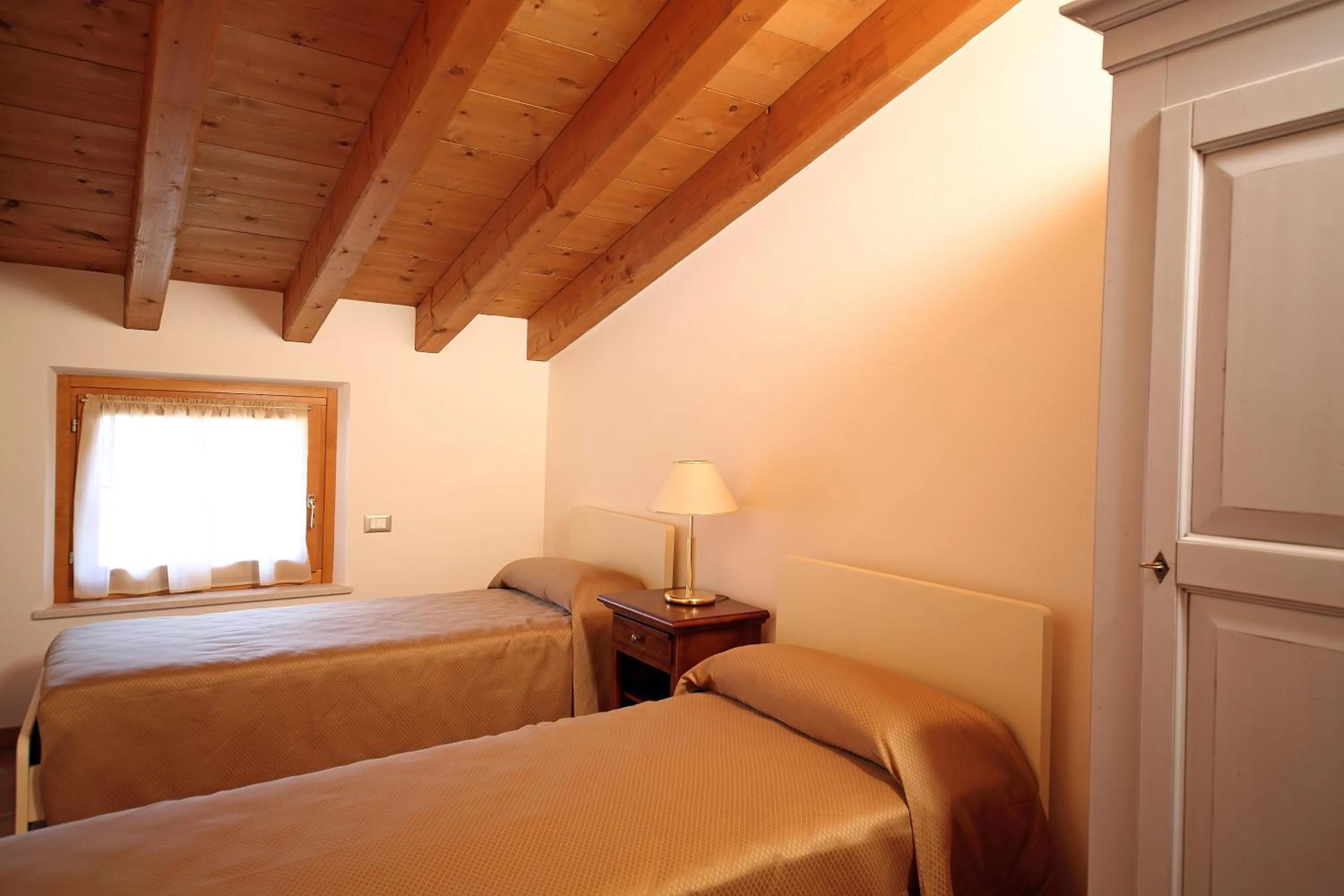 Photo of the whole room, Bed in Residence Borgo Mondragon