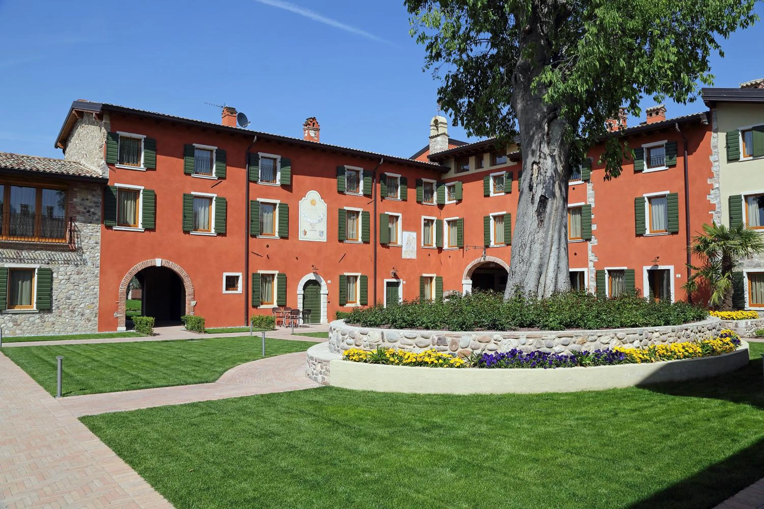 Facade/entrance in Residence Borgo Mondragon