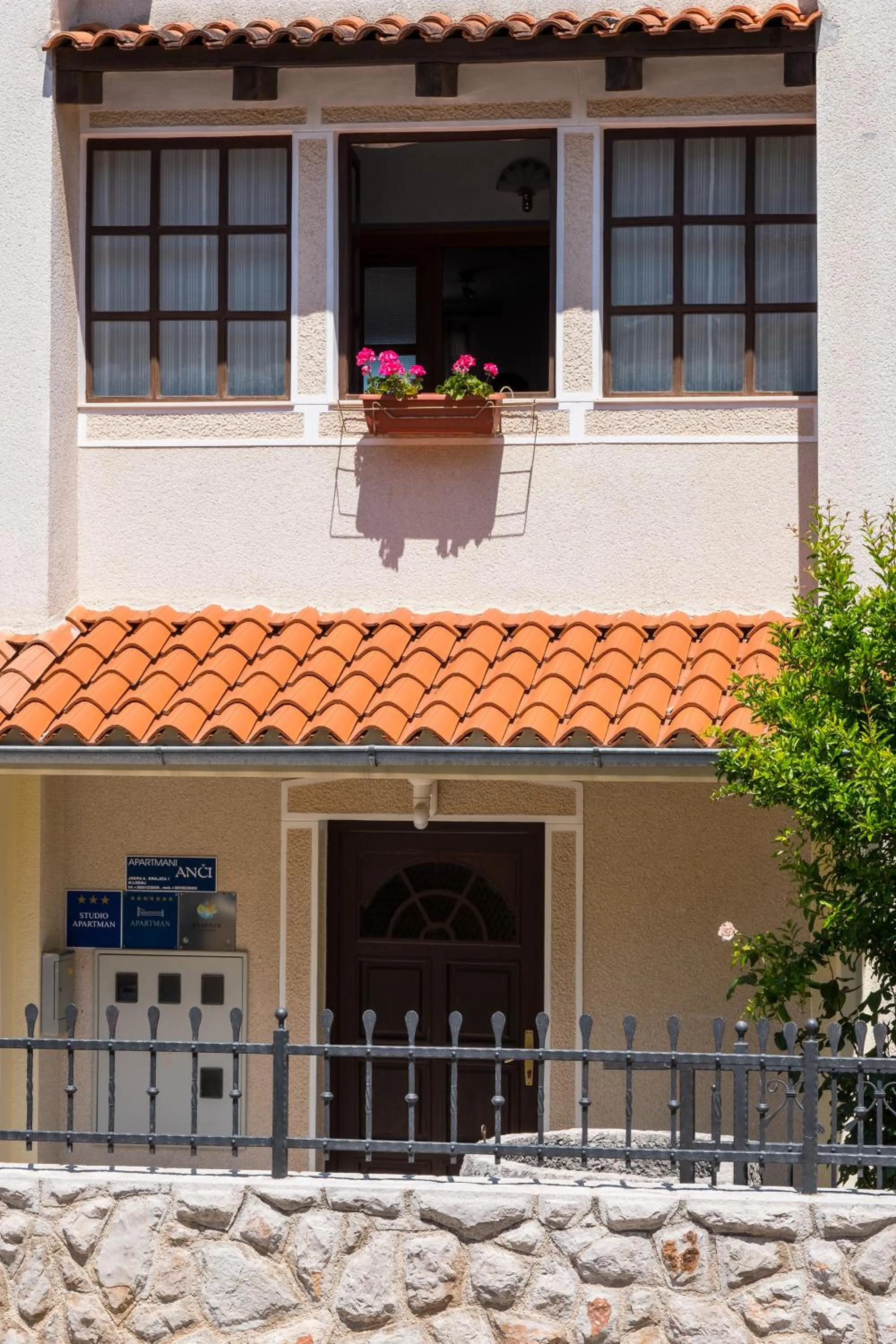 Apartments Anci
