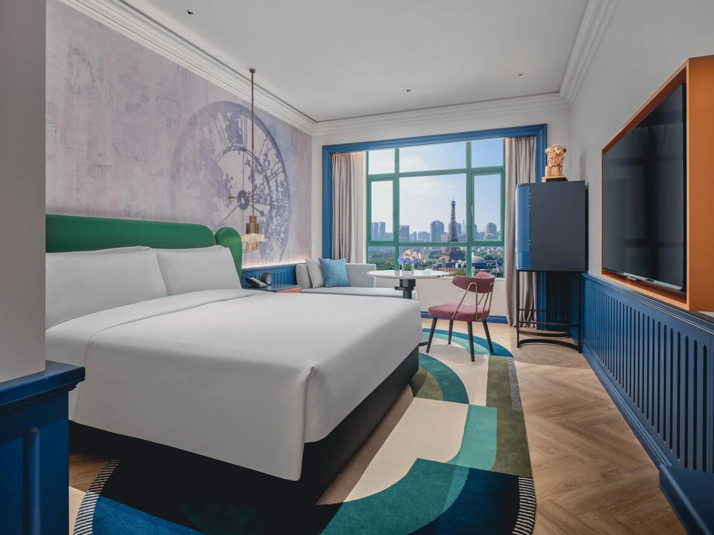 Communal lounge/ TV room, Bed in Hotel Indigo Shenzhen Overseas Chinese Town by IHG