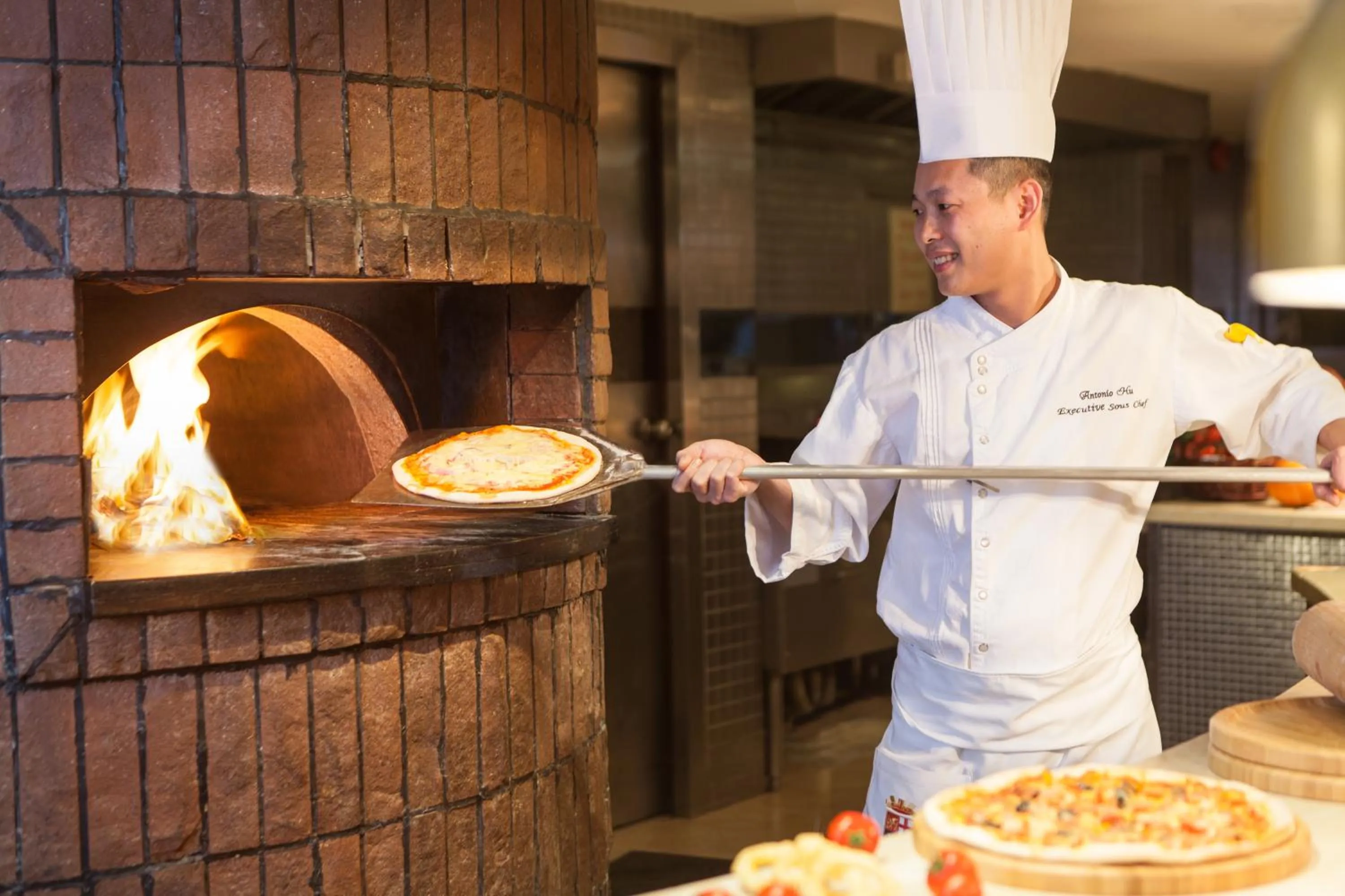 Restaurant/places to eat in Hotel Indigo Shenzhen Overseas Chinese Town by IHG