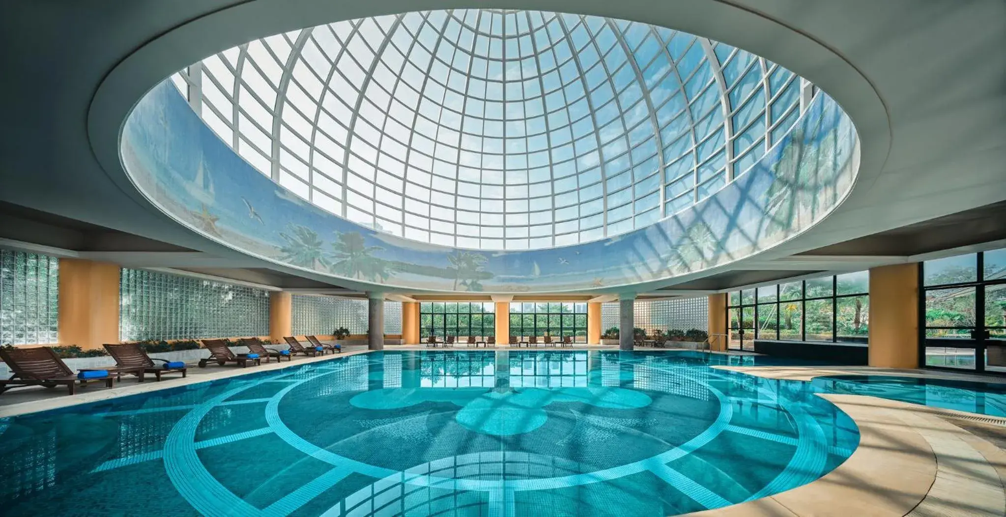 Swimming pool in Hotel Indigo Shenzhen Overseas Chinese Town by IHG Swimming pool in Hotel Indigo Shenzhen Overseas Chinese Town by IHG