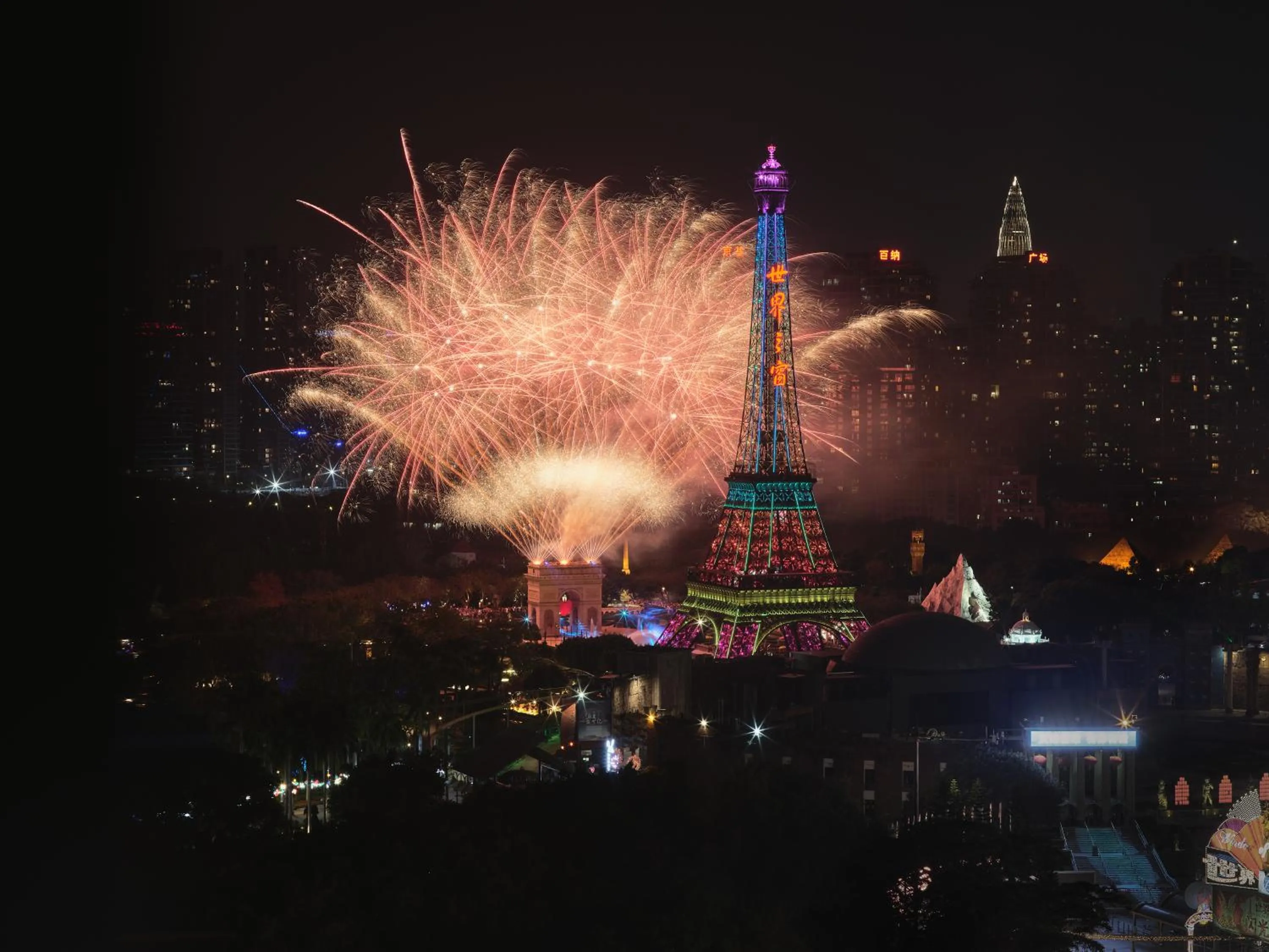 Night in Hotel Indigo Shenzhen Overseas Chinese Town by IHG