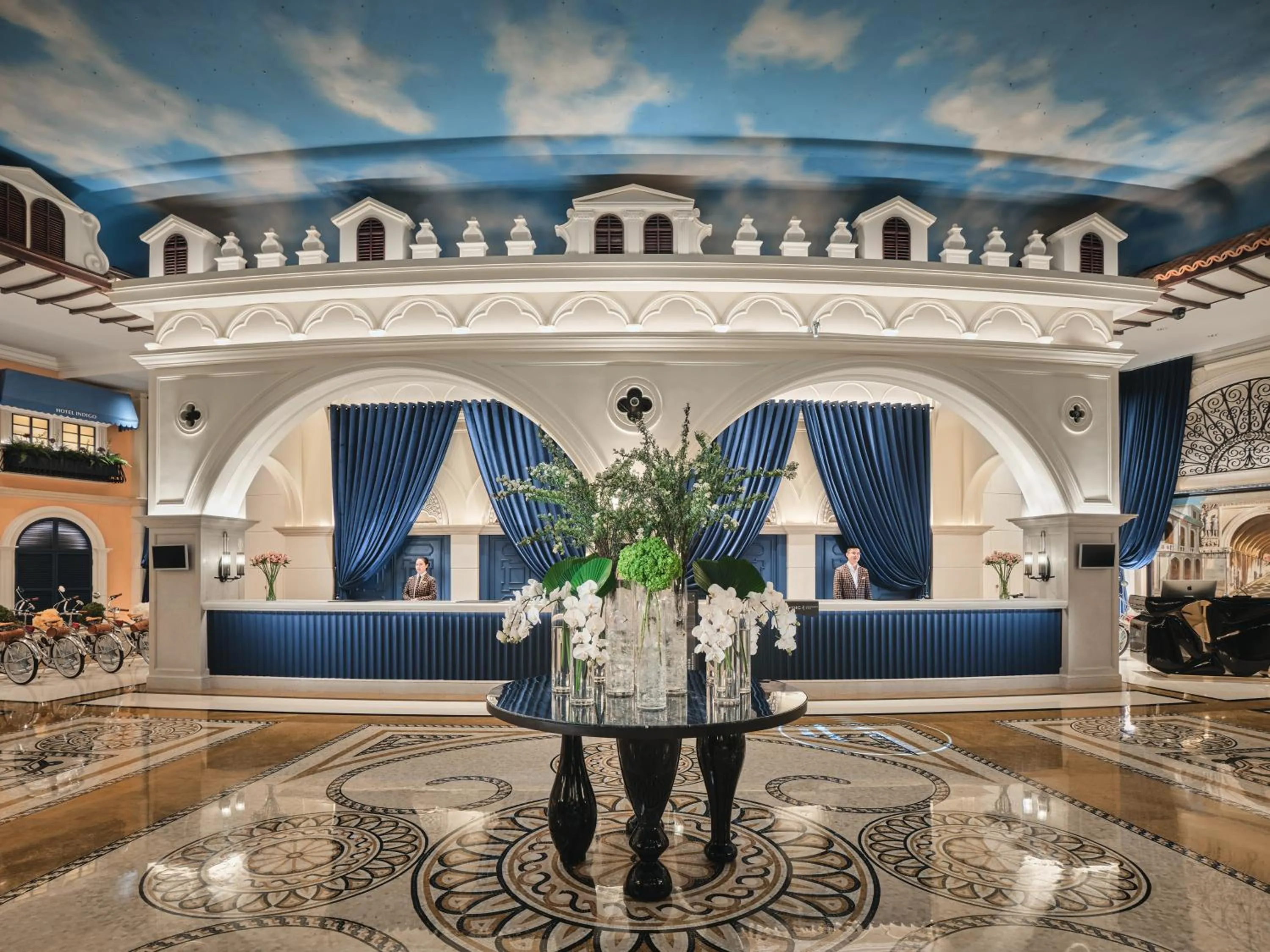 Lobby or reception in Hotel Indigo Shenzhen Overseas Chinese Town by IHG