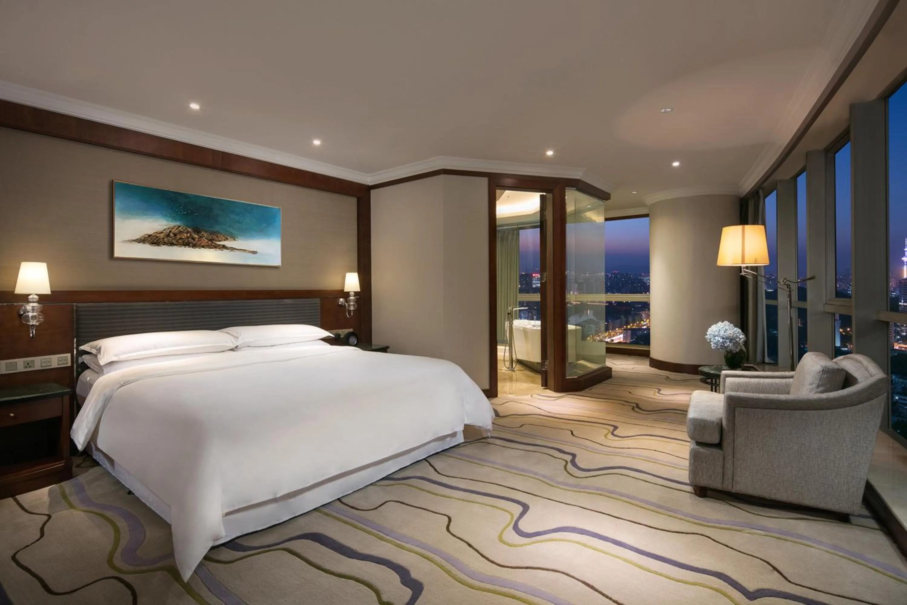 Photo of the whole room, Bed in Sheraton Nanjing Kingsley Hotel & Towers