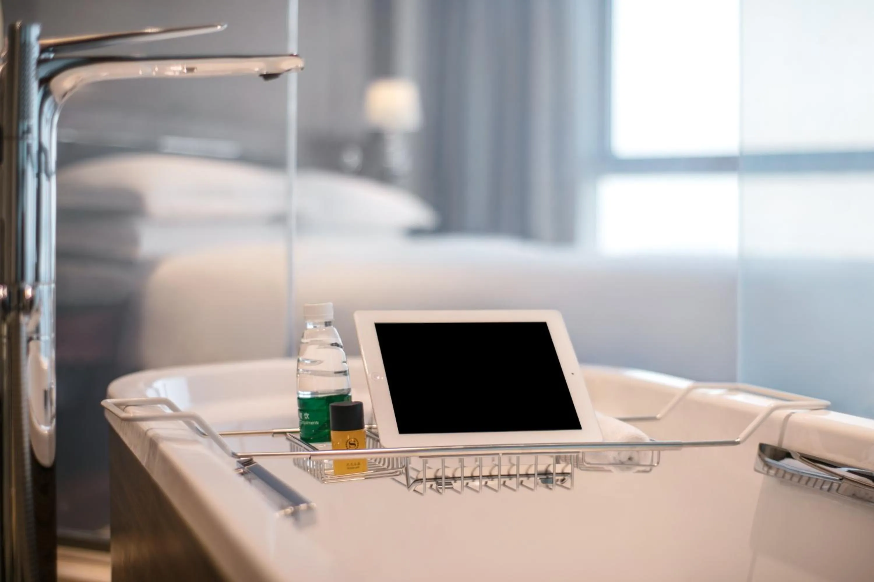 Property building, Bed in Sheraton Nanjing Kingsley Hotel & Towers