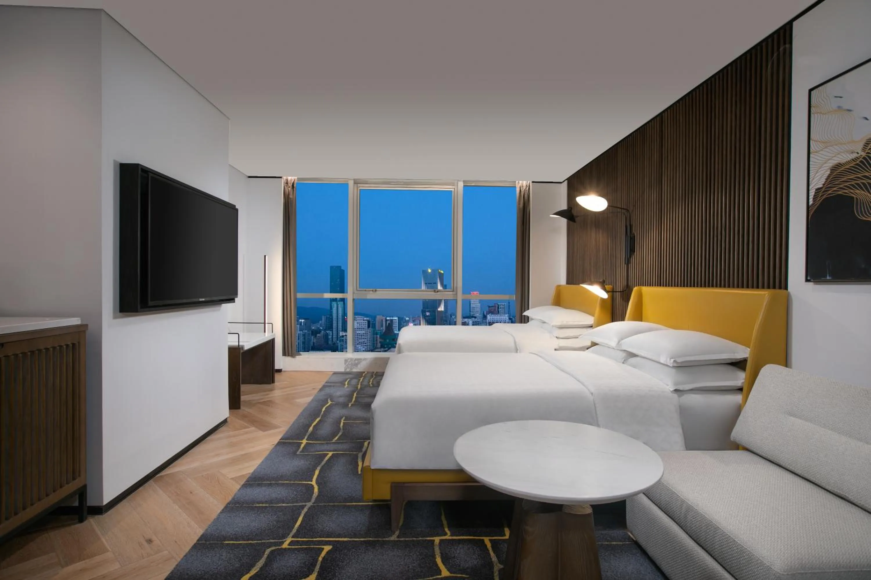 Property building, Bed in Sheraton Nanjing Kingsley Hotel & Towers