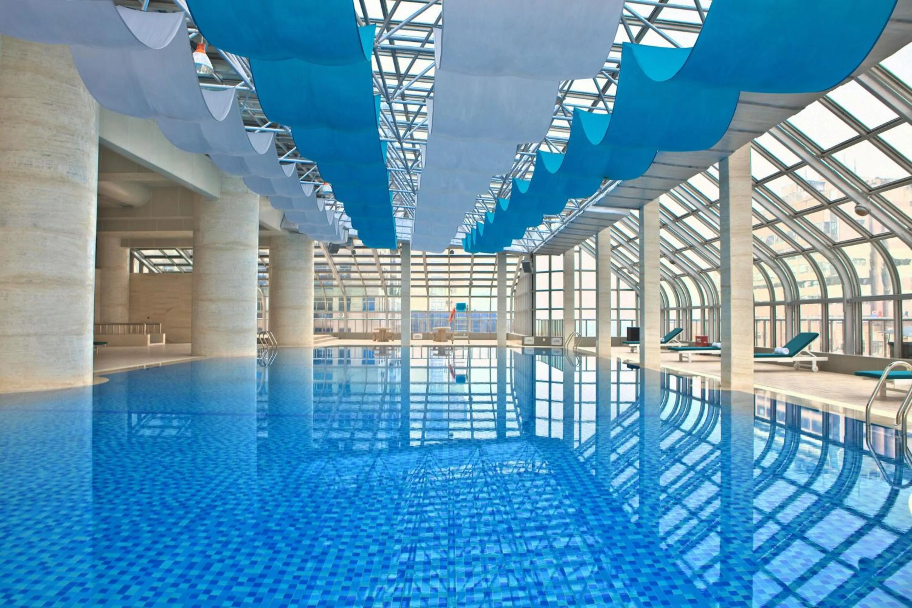 Swimming pool in Sheraton Nanjing Kingsley Hotel & Towers