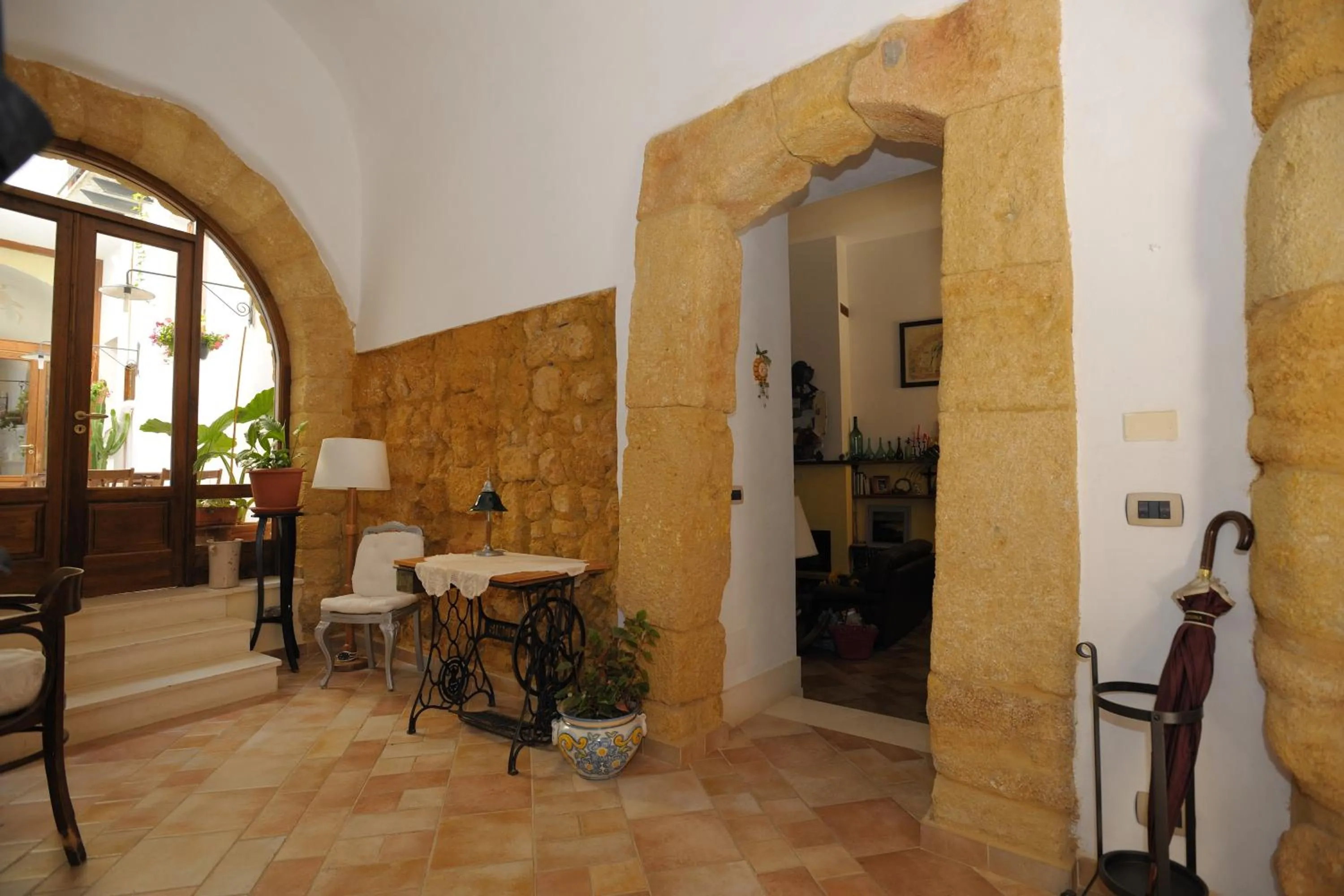 Facade/entrance in Arco Ubriaco