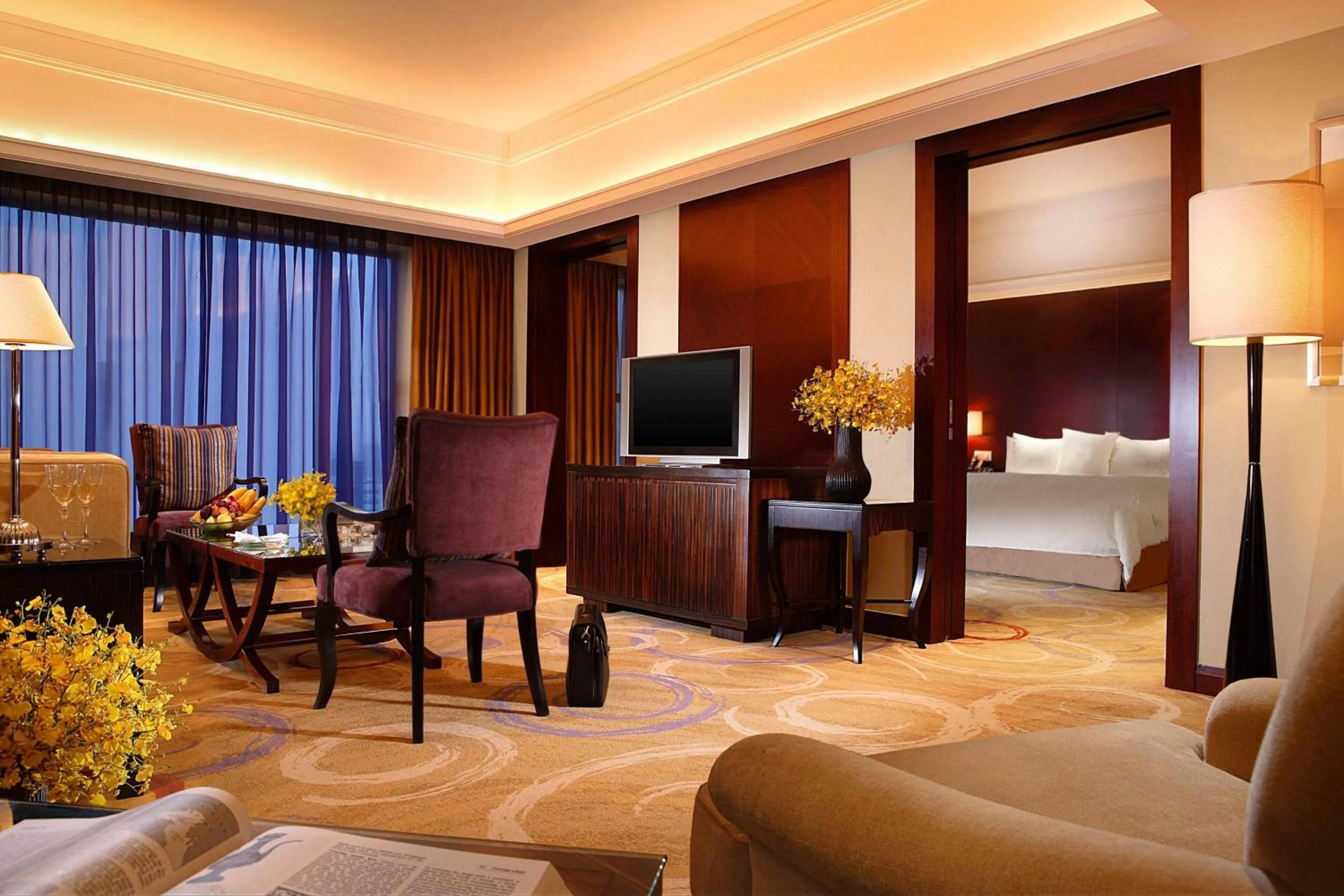 Living room, Bed in Sheraton Ningbo Hotel - Tianyi Square