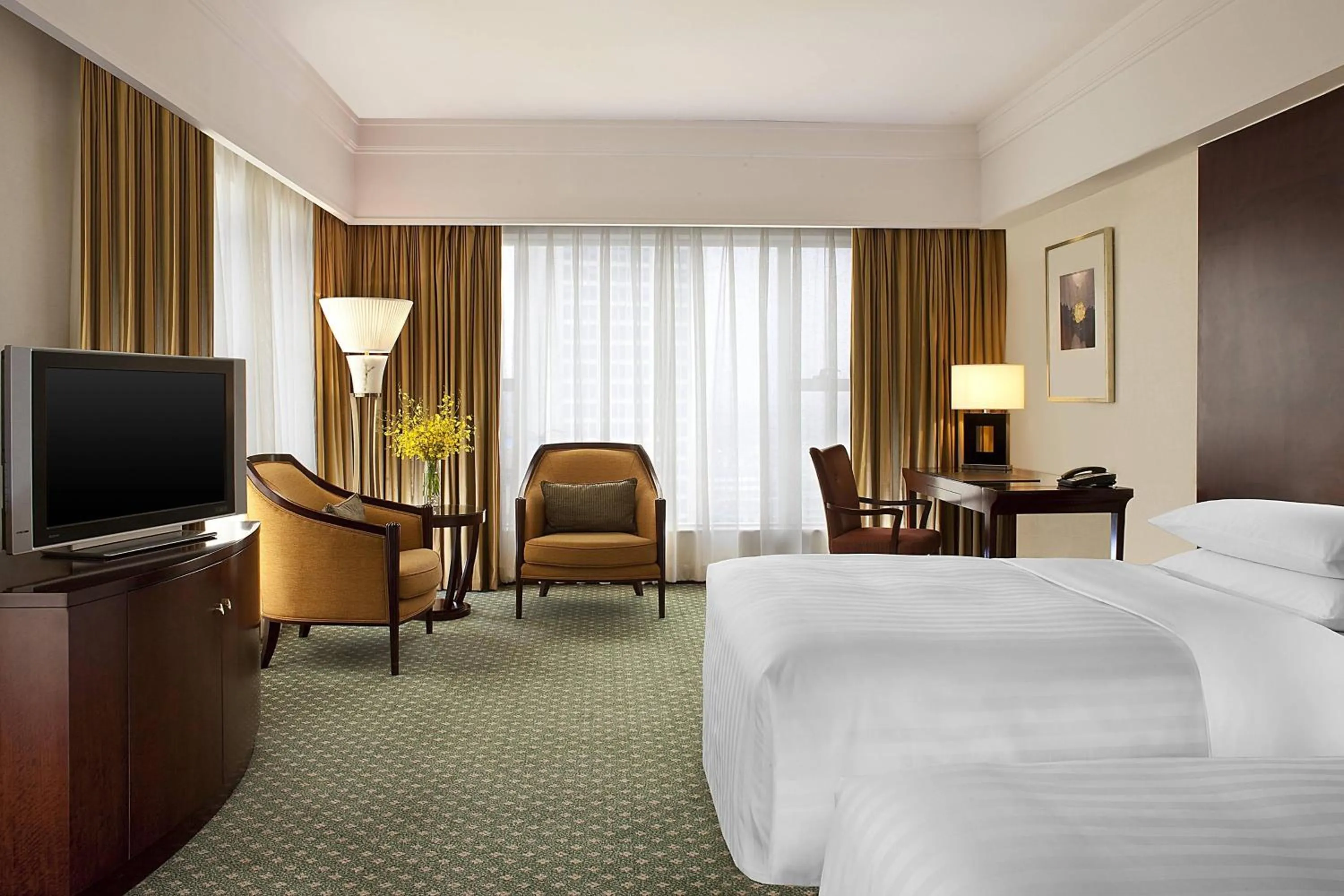 Photo of the whole room, Bed in Sheraton Ningbo Hotel - Tianyi Square