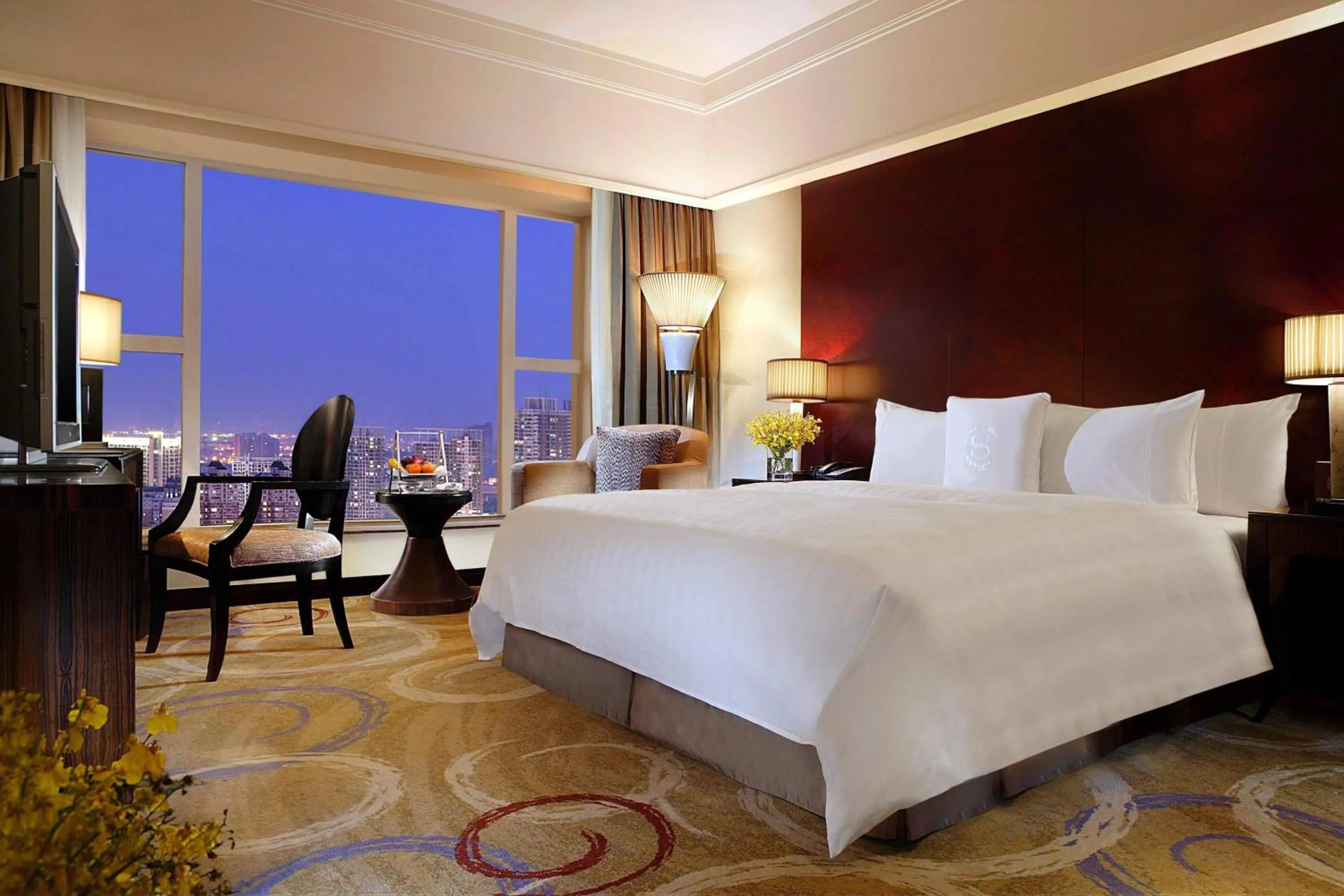 Photo of the whole room, Bed in Sheraton Ningbo Hotel - Tianyi Square