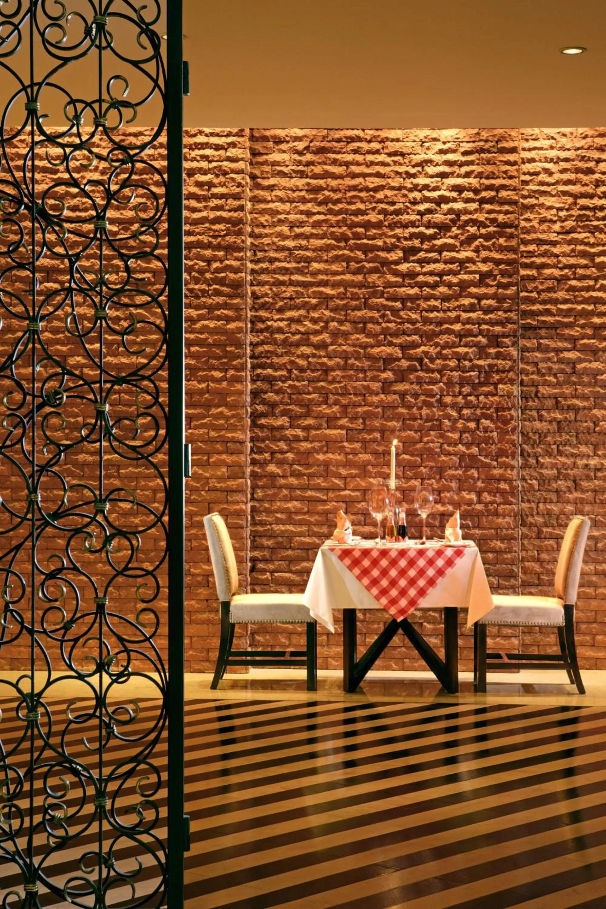 Restaurant/places to eat in Sheraton Ningbo Hotel - Tianyi Square