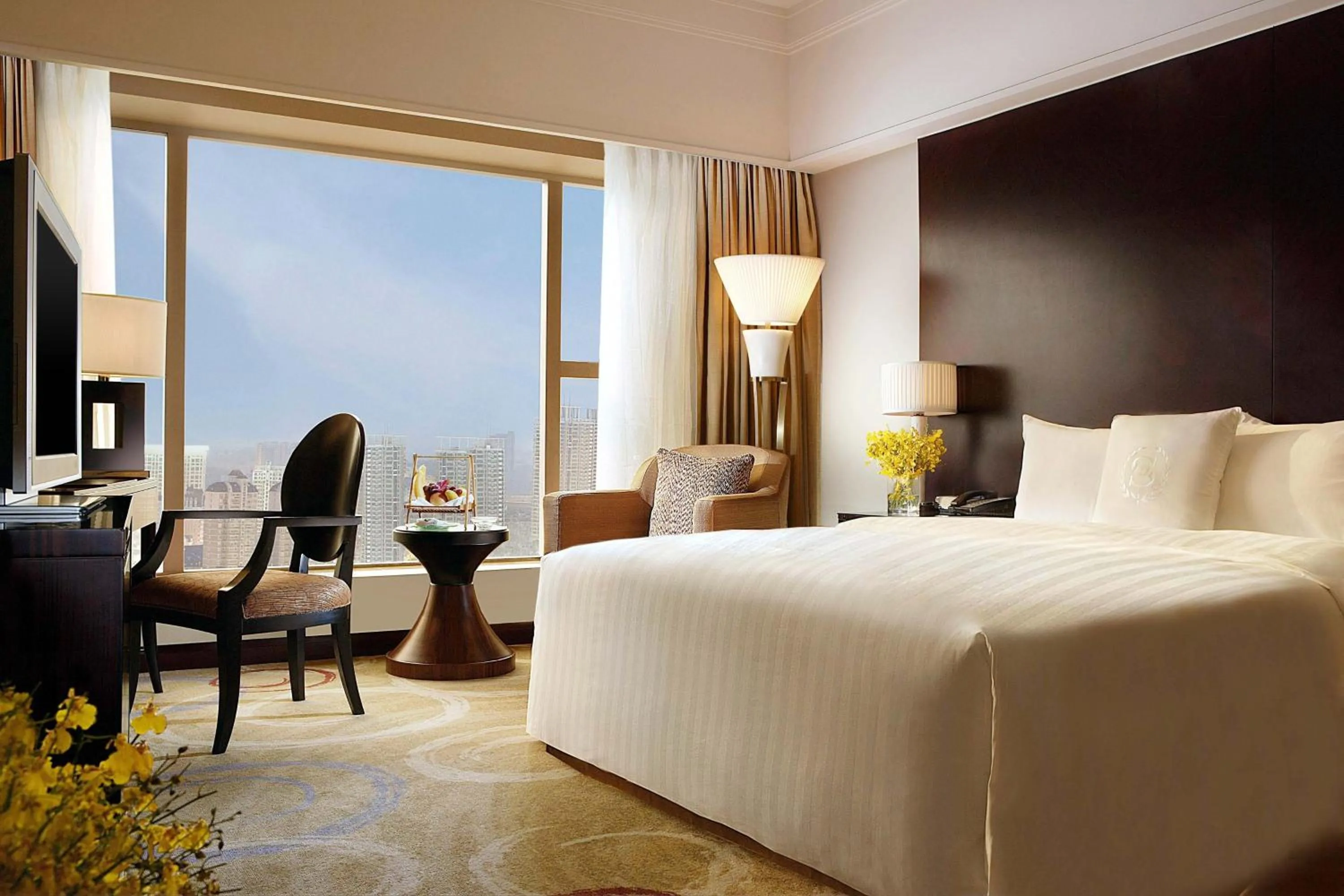Photo of the whole room, Bed in Sheraton Ningbo Hotel - Tianyi Square