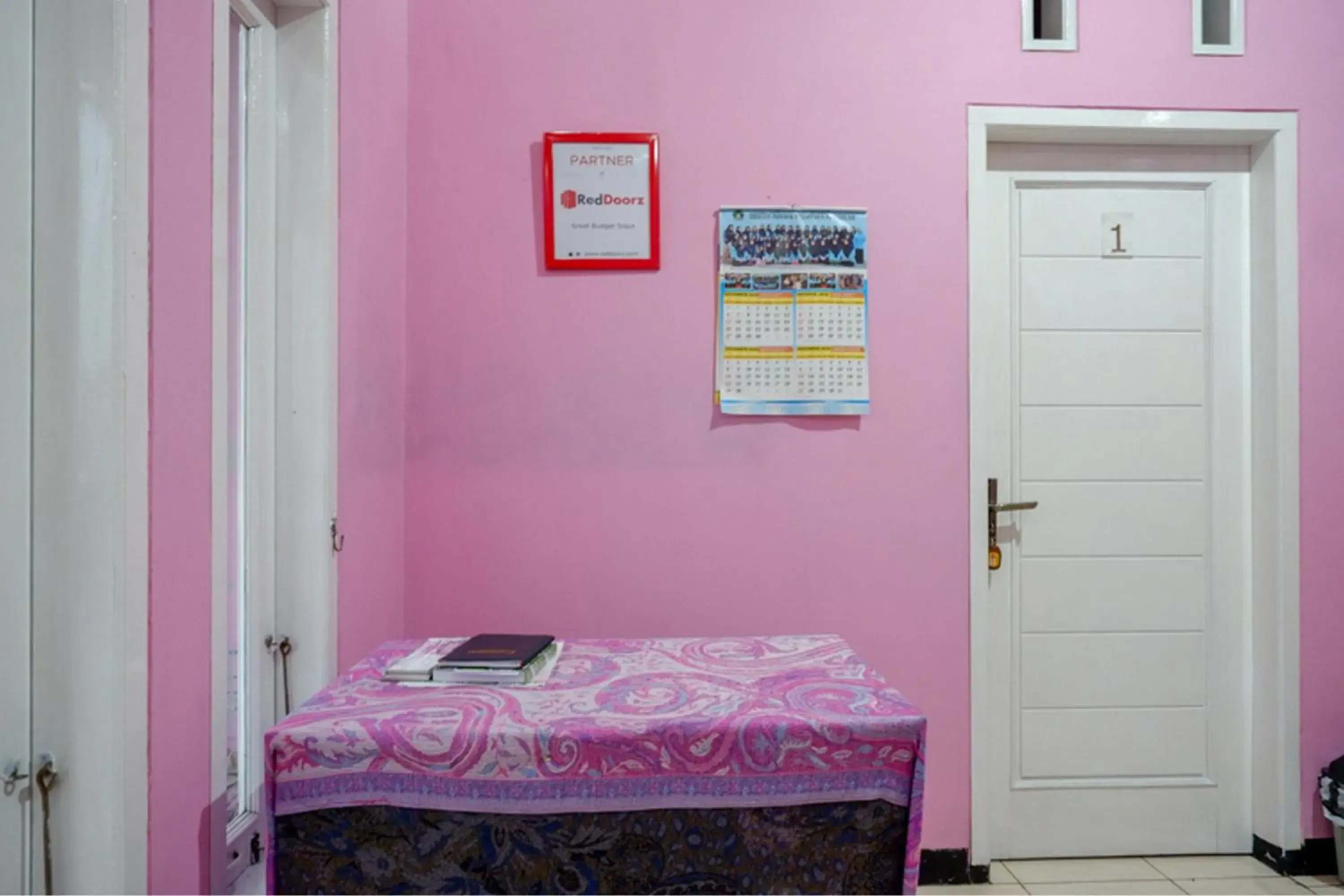 Bed in RedDoorz Syariah near Telaga Warna Dieng Bed in RedDoorz Syariah near Telaga Warna Dieng