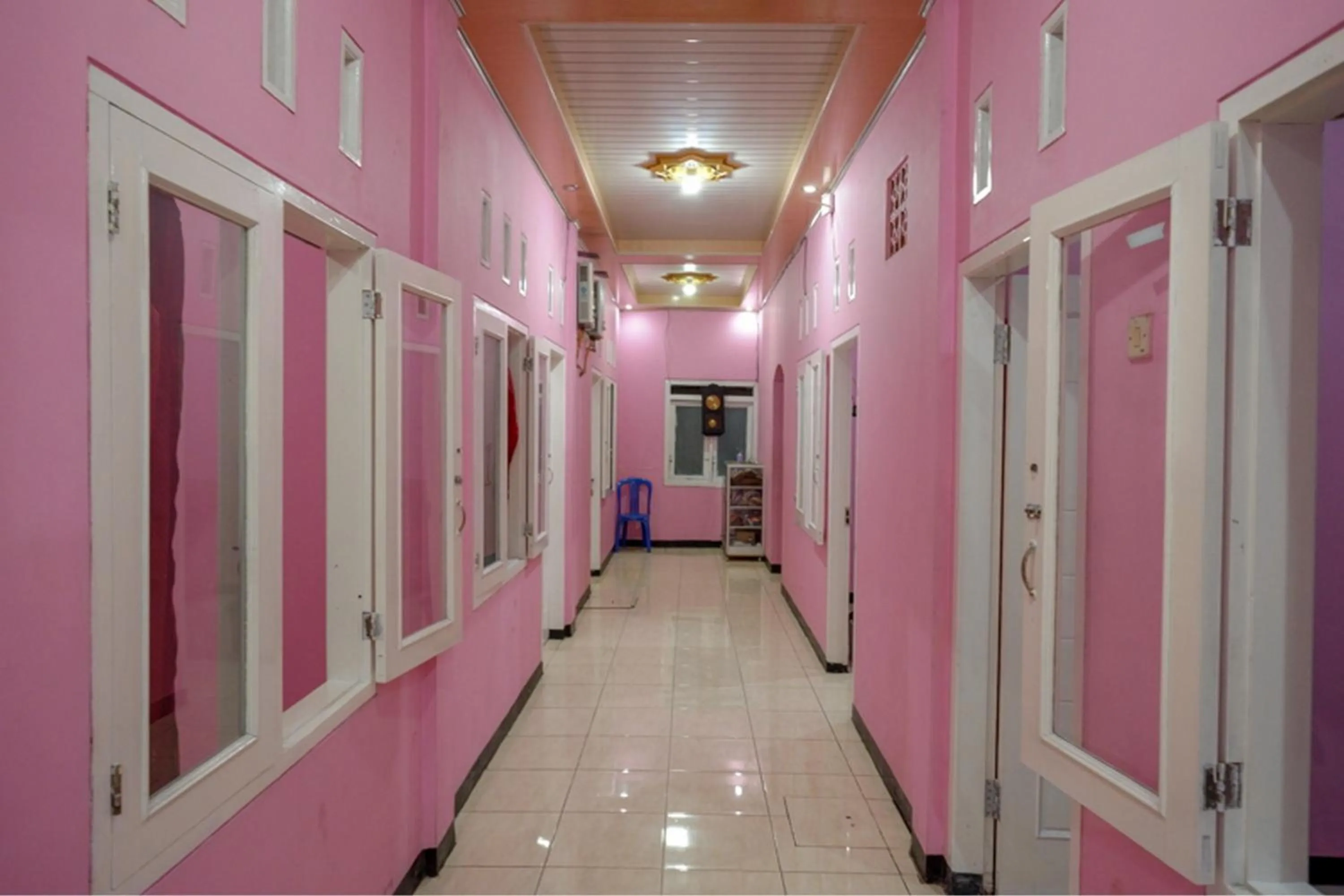 Facade/entrance in RedDoorz Syariah near Telaga Warna Dieng