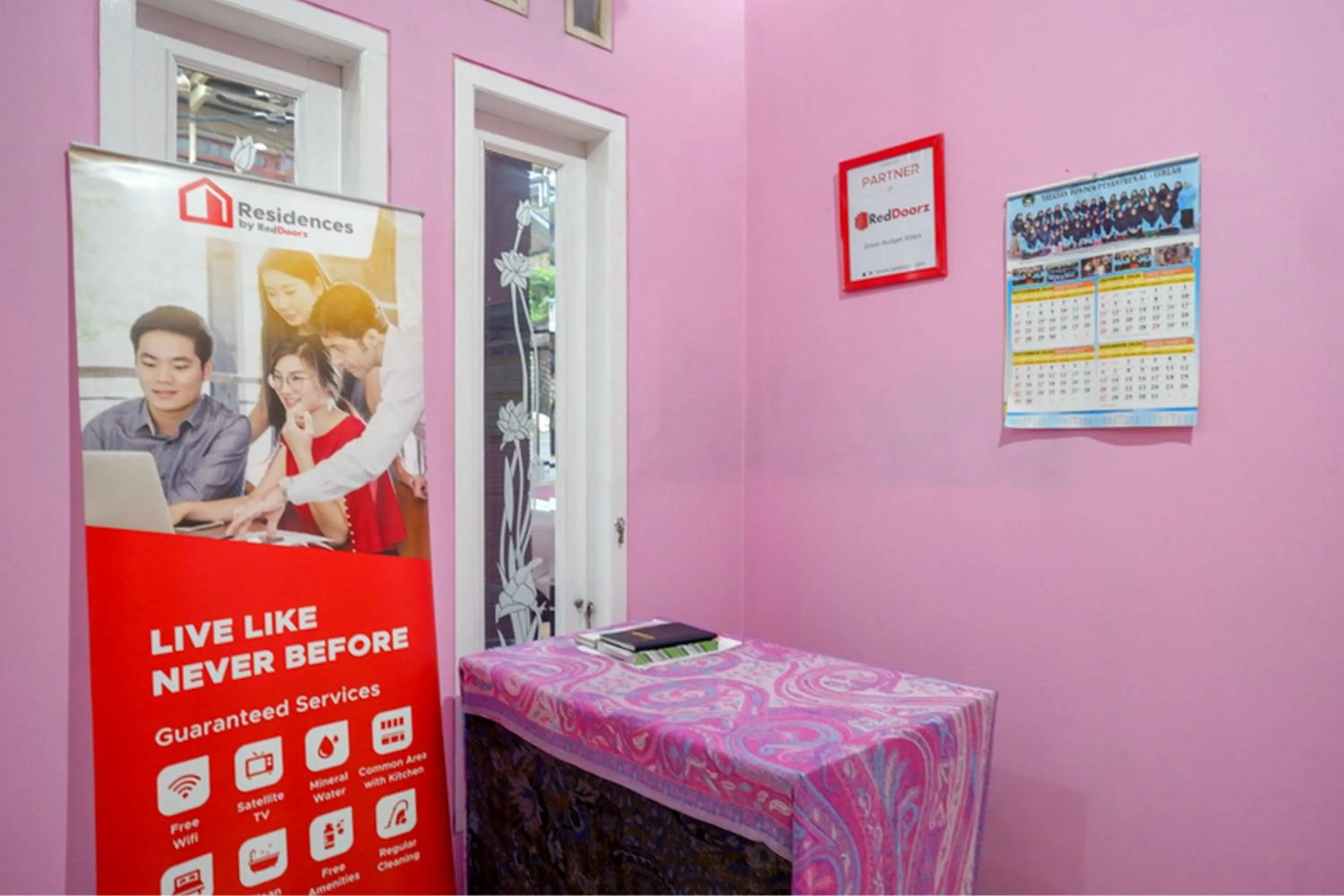 Property logo or sign in RedDoorz Syariah near Telaga Warna Dieng