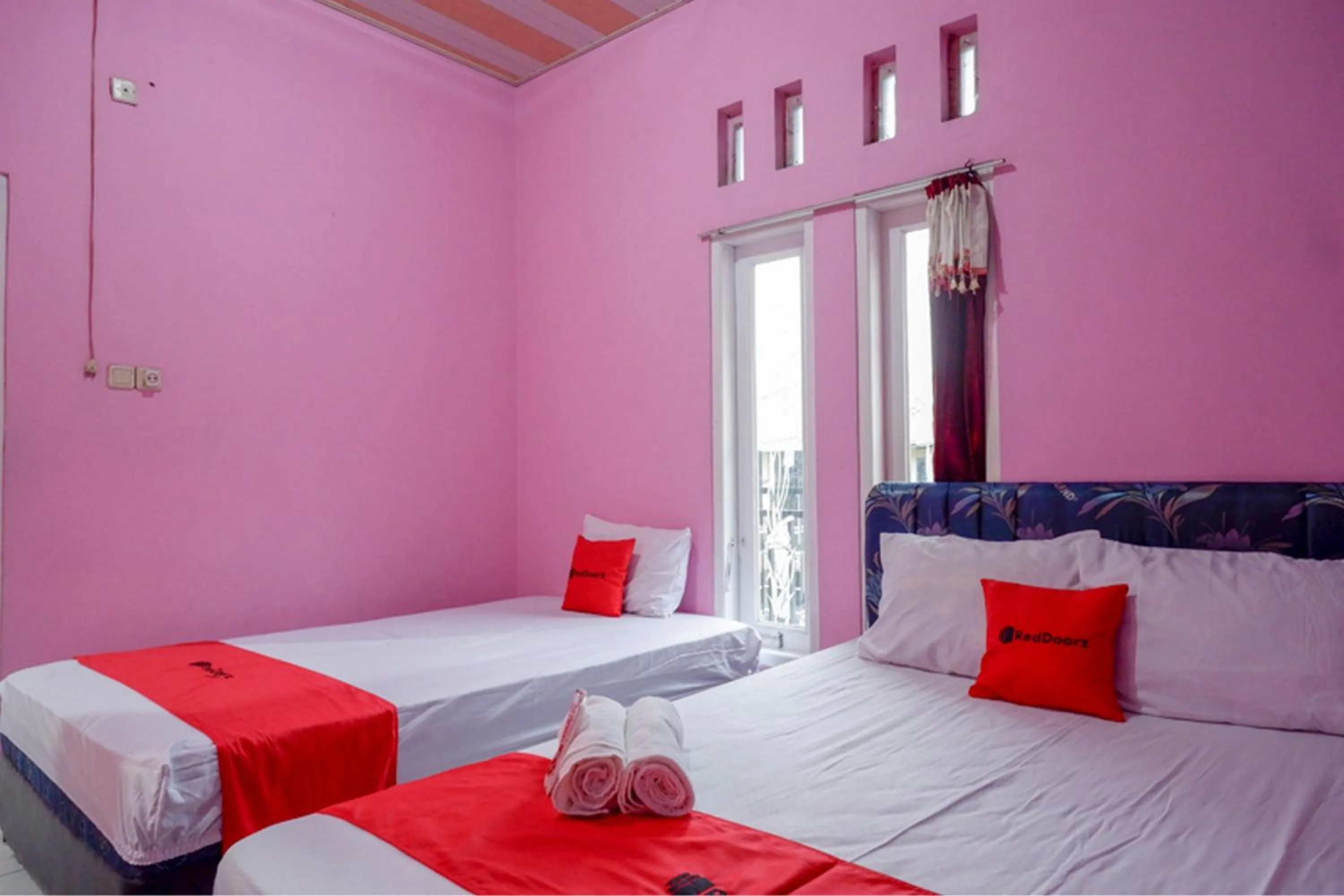 Bed in RedDoorz Syariah near Telaga Warna Dieng