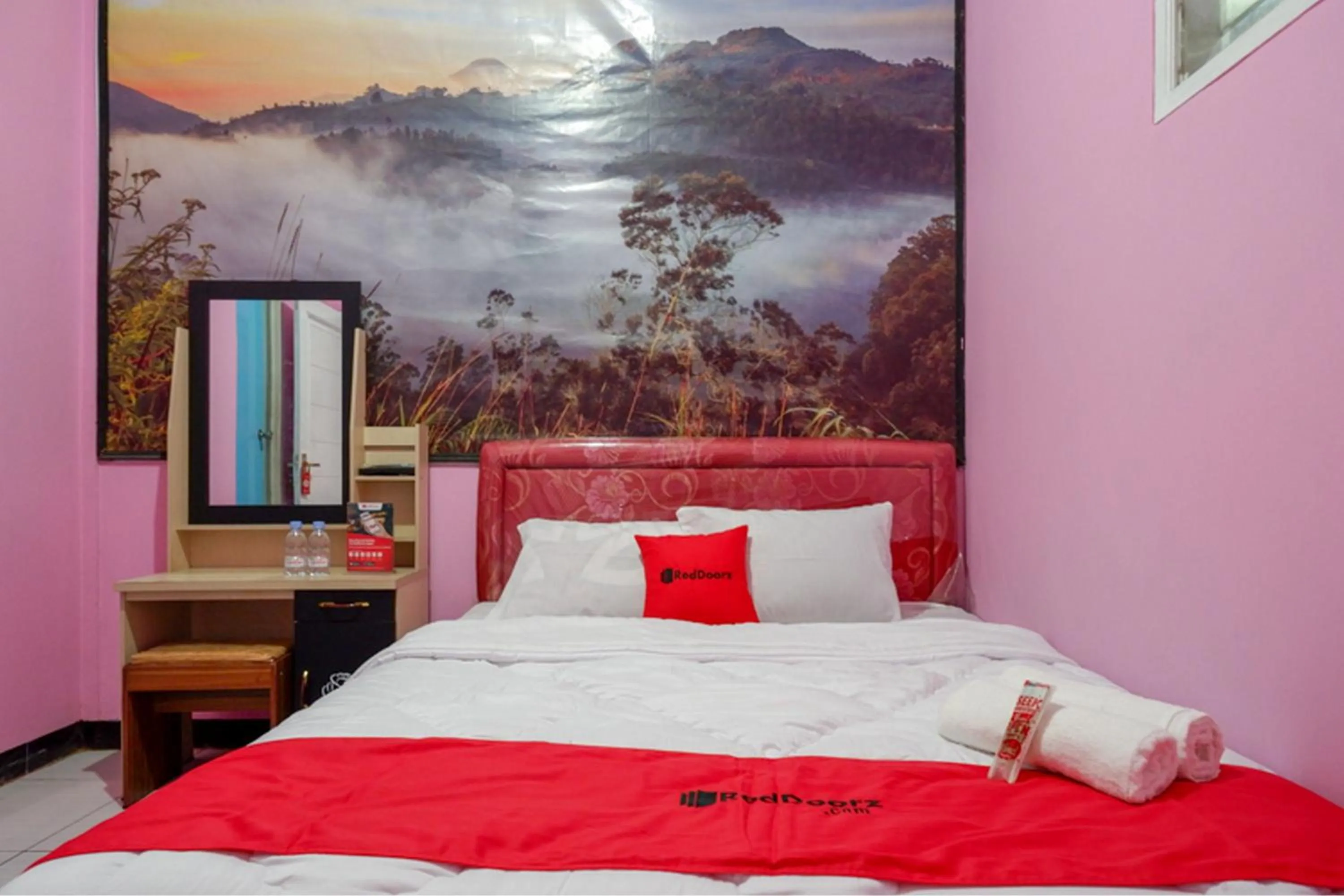 Bed in RedDoorz Syariah near Telaga Warna Dieng