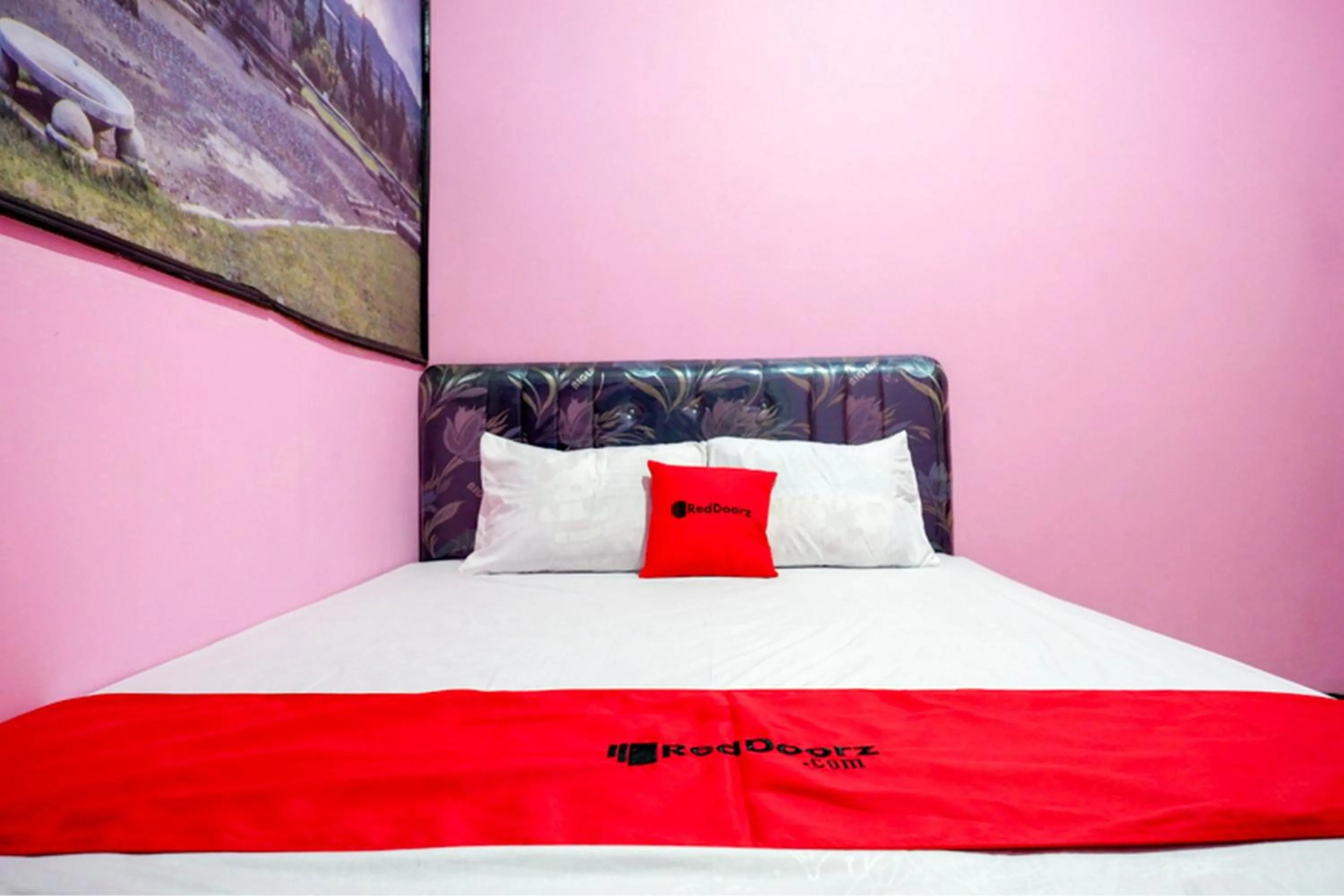 Bed in RedDoorz Syariah near Telaga Warna Dieng