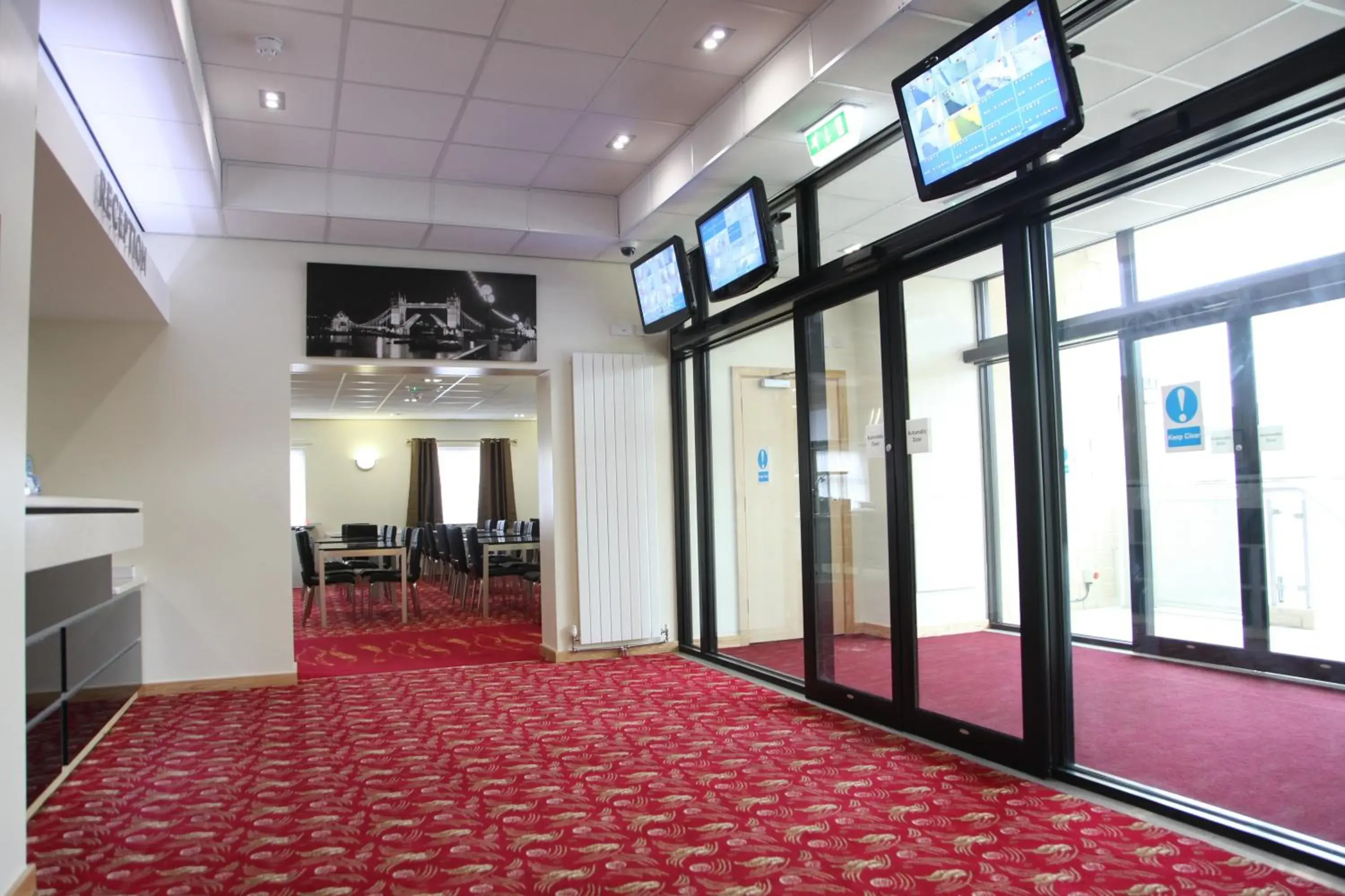 Lobby or reception, TV/Entertainment Center in Cambridge Hotel