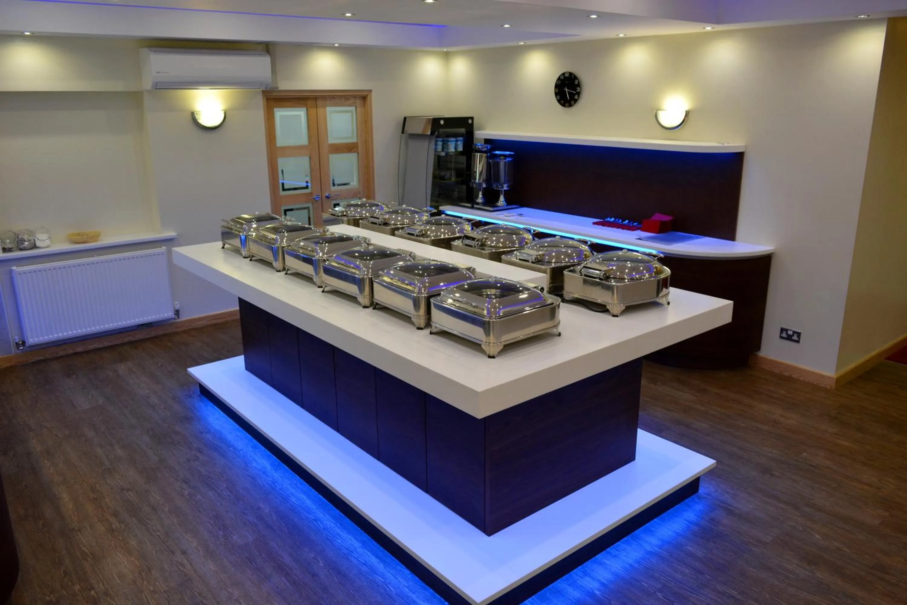 Food and drinks in Cambridge Hotel