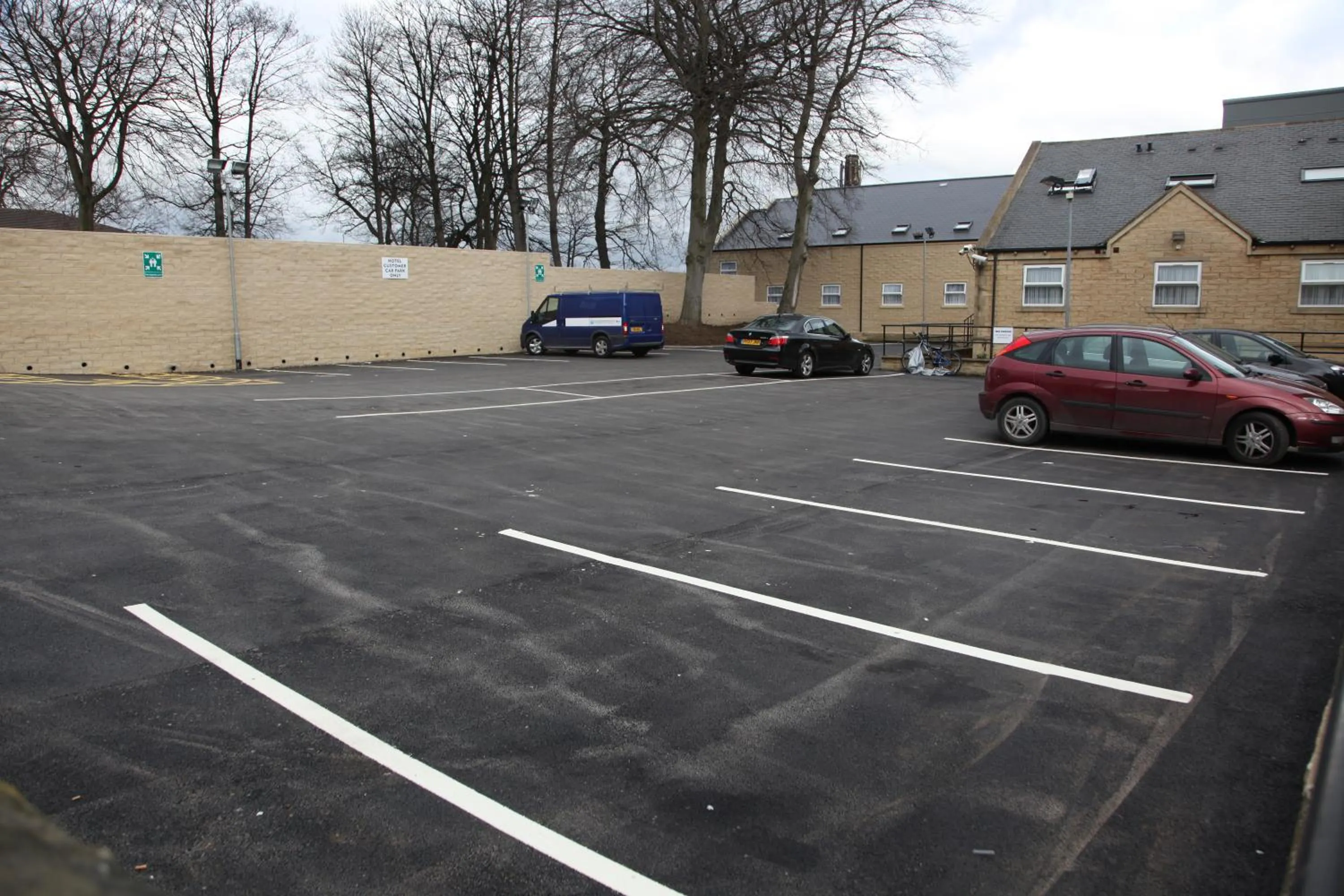 Facade/entrance in Cambridge Hotel