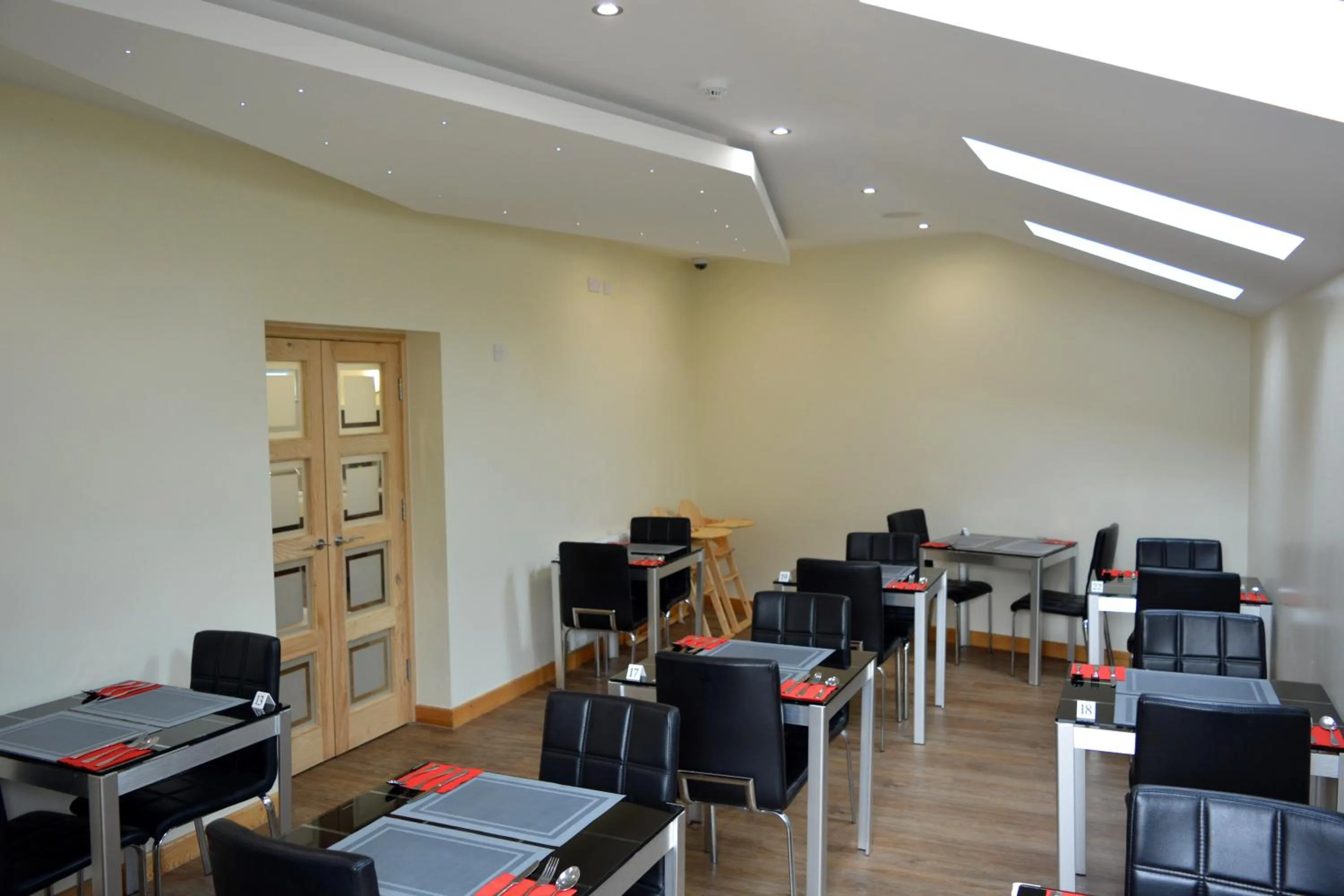 Restaurant/places to eat in Cambridge Hotel