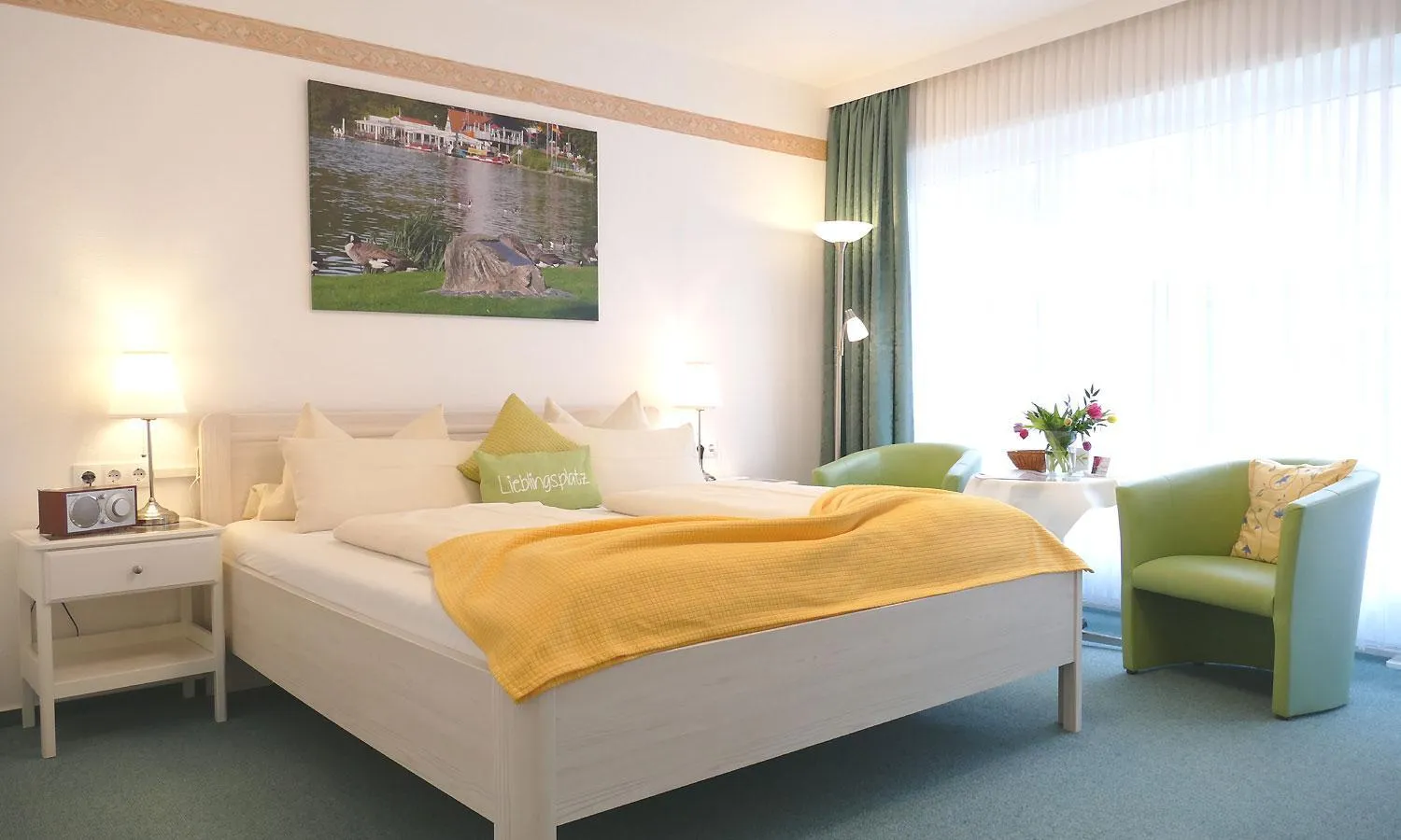 Living room, Bed in Hotel Diekseequell Superior am Dieksee