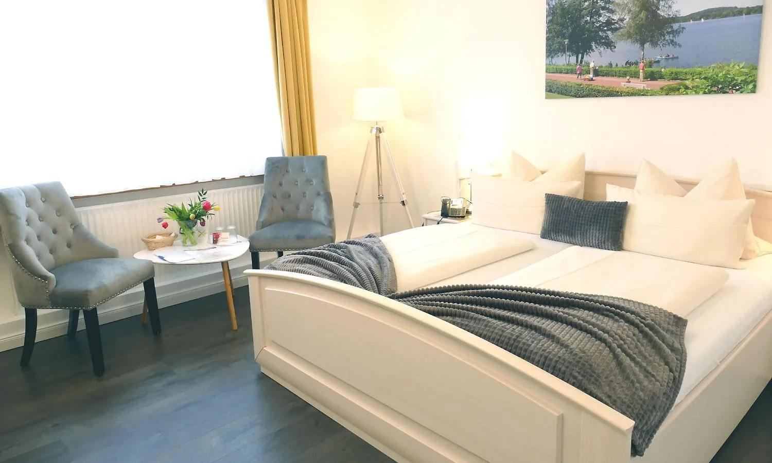 Living room, Bed in Hotel Diekseequell Superior am Dieksee