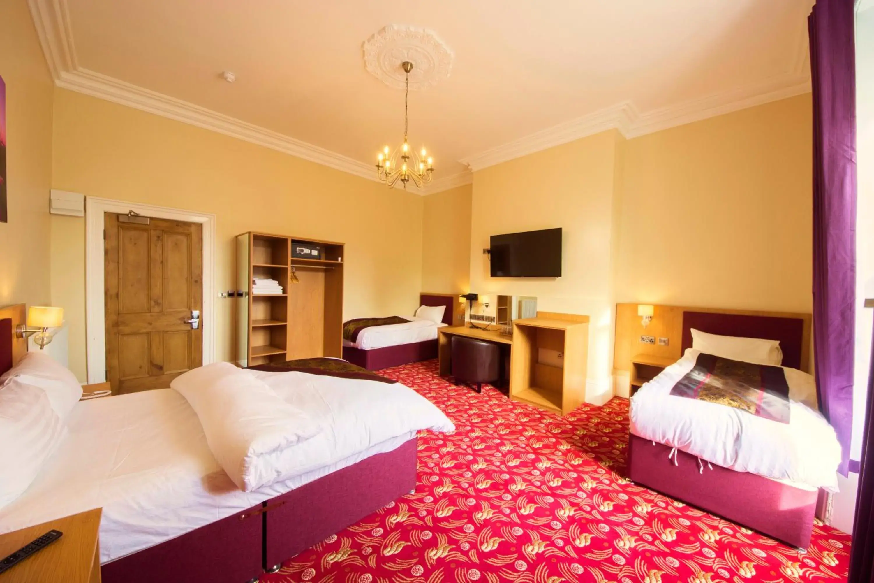 Twin Room in Edgerton Hotel Twin Room in Edgerton Hotel