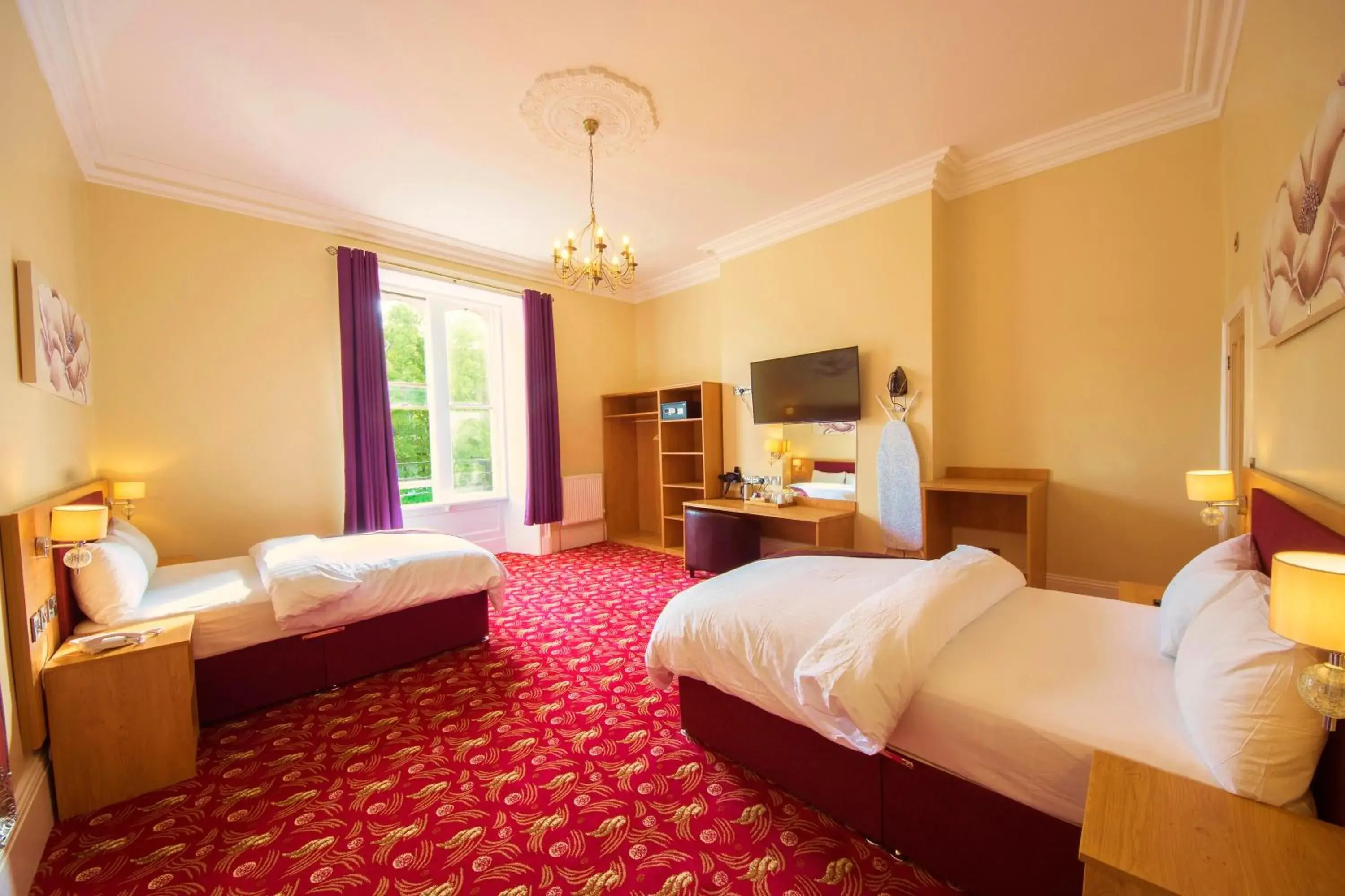 Twin Room in Edgerton Hotel Twin Room in Edgerton Hotel
