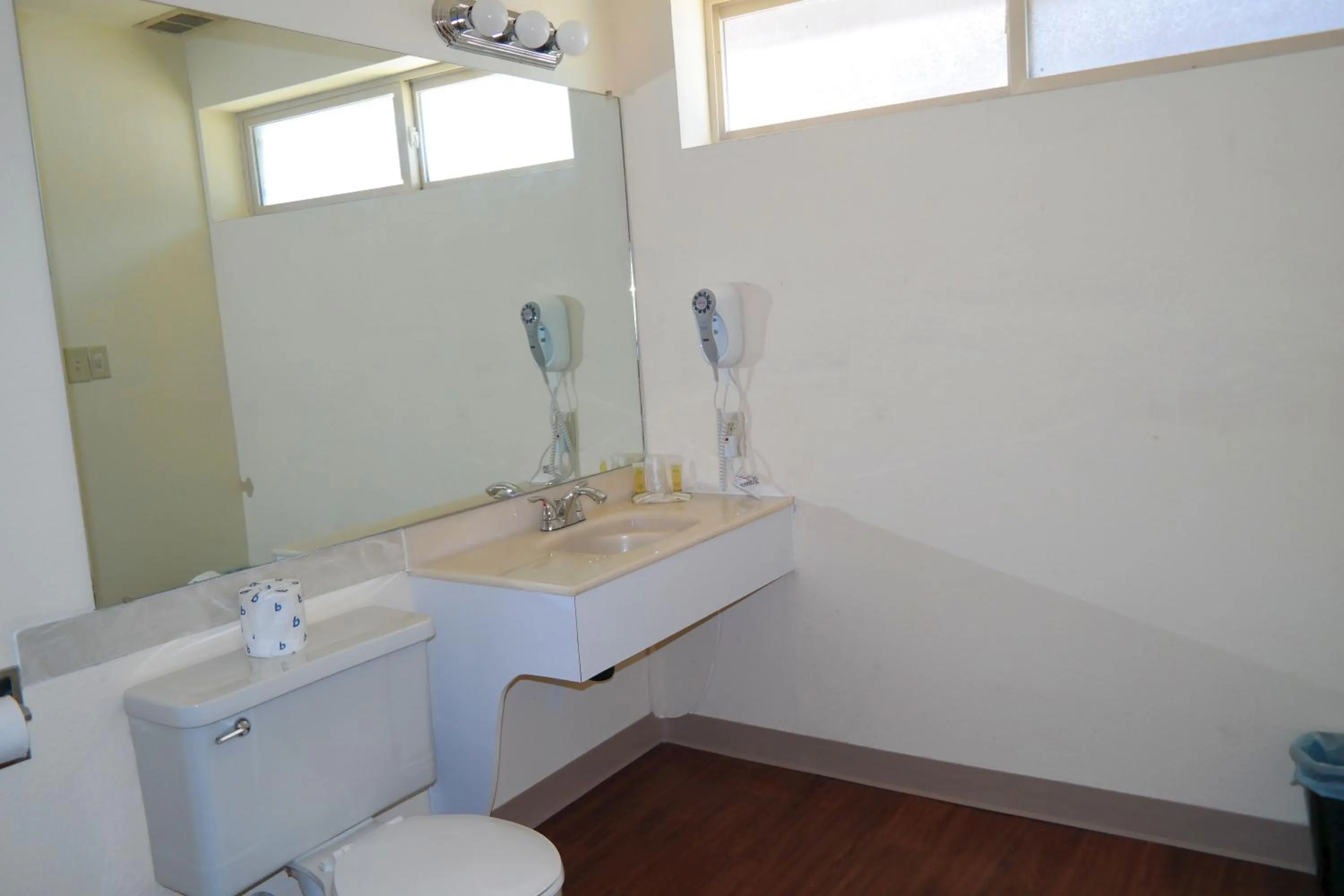 Bathroom in River Park Inn