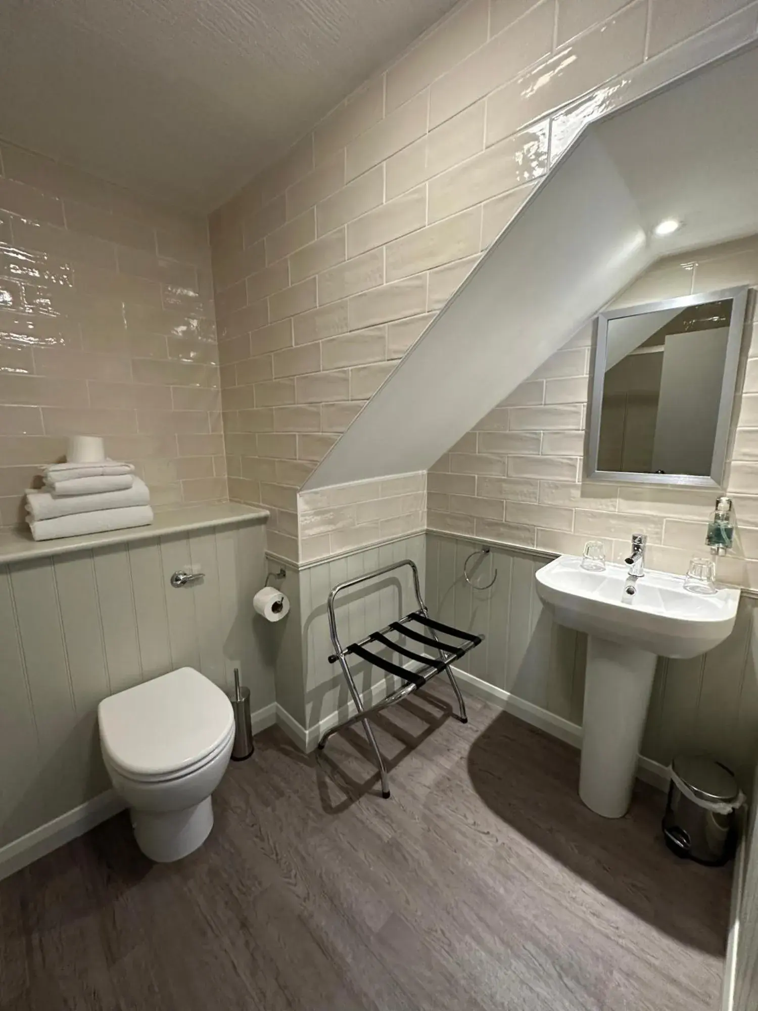 Double Room in The Goddard Arms Double Room in The Goddard Arms