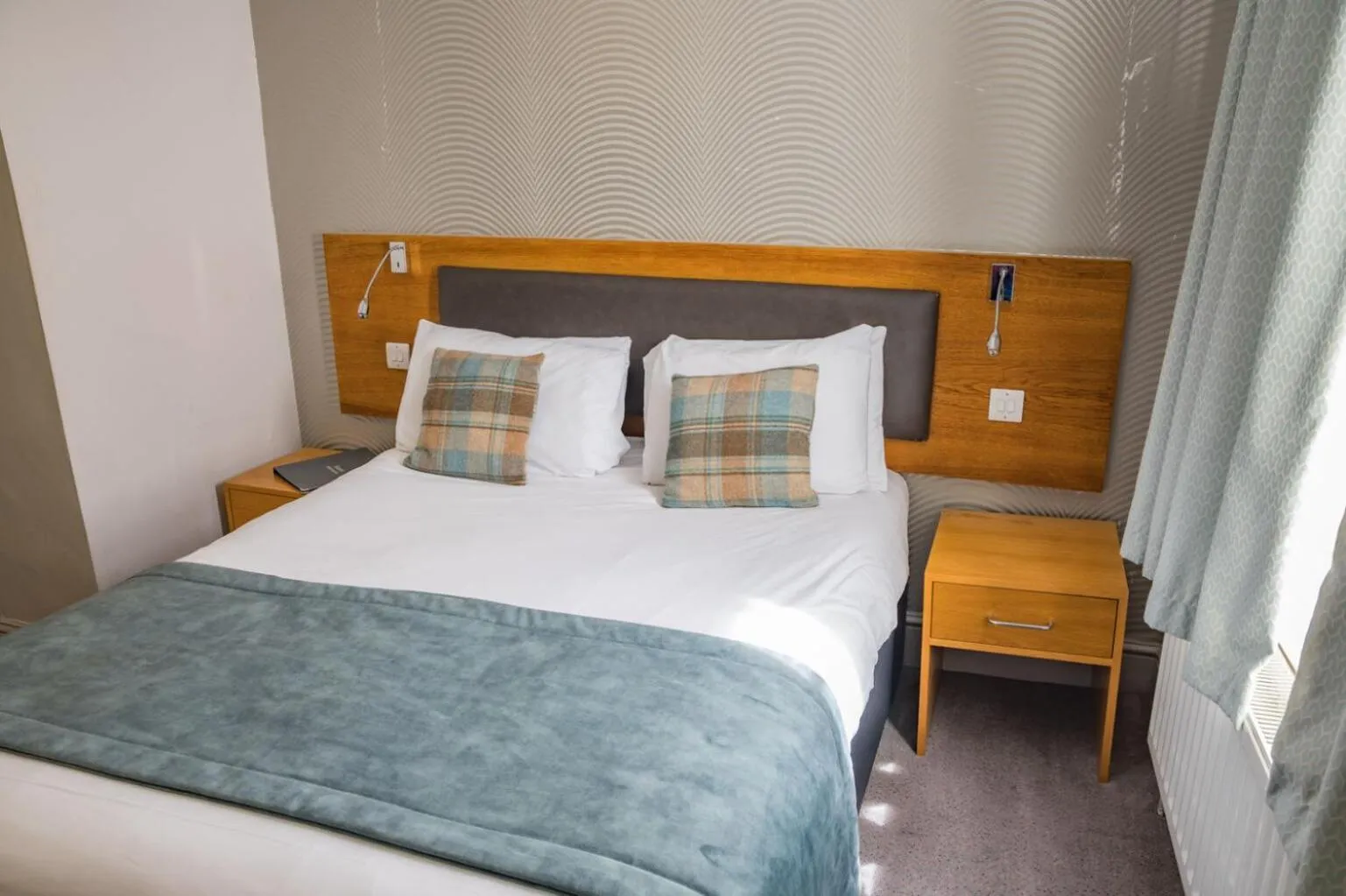 Bedroom, Bed in The Goddard Arms