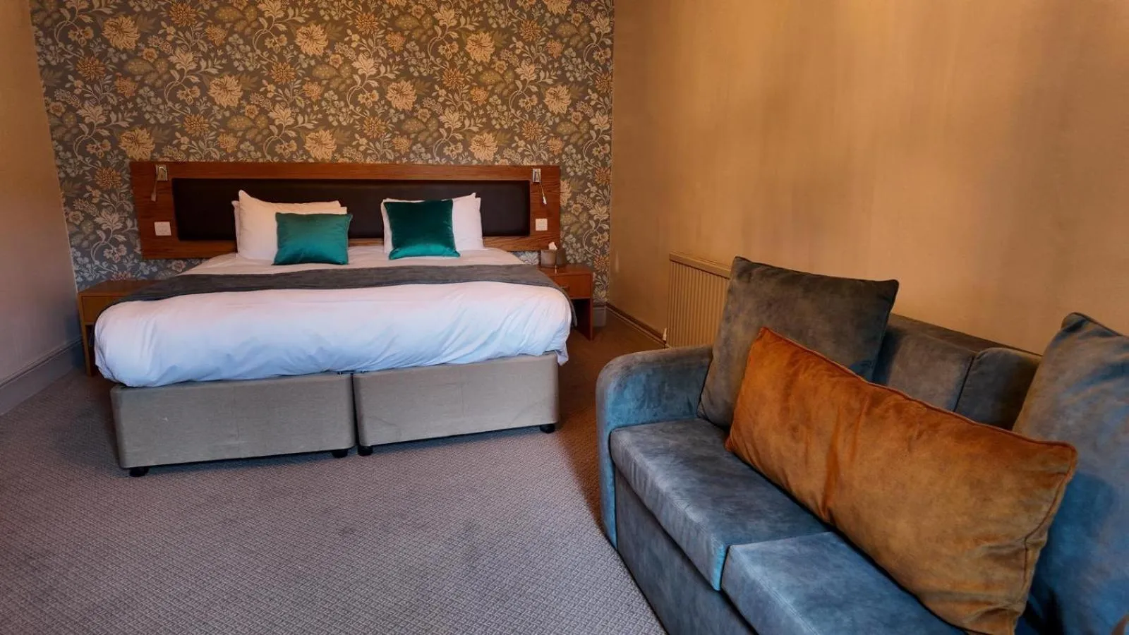 Bedroom, Bed in The Goddard Arms