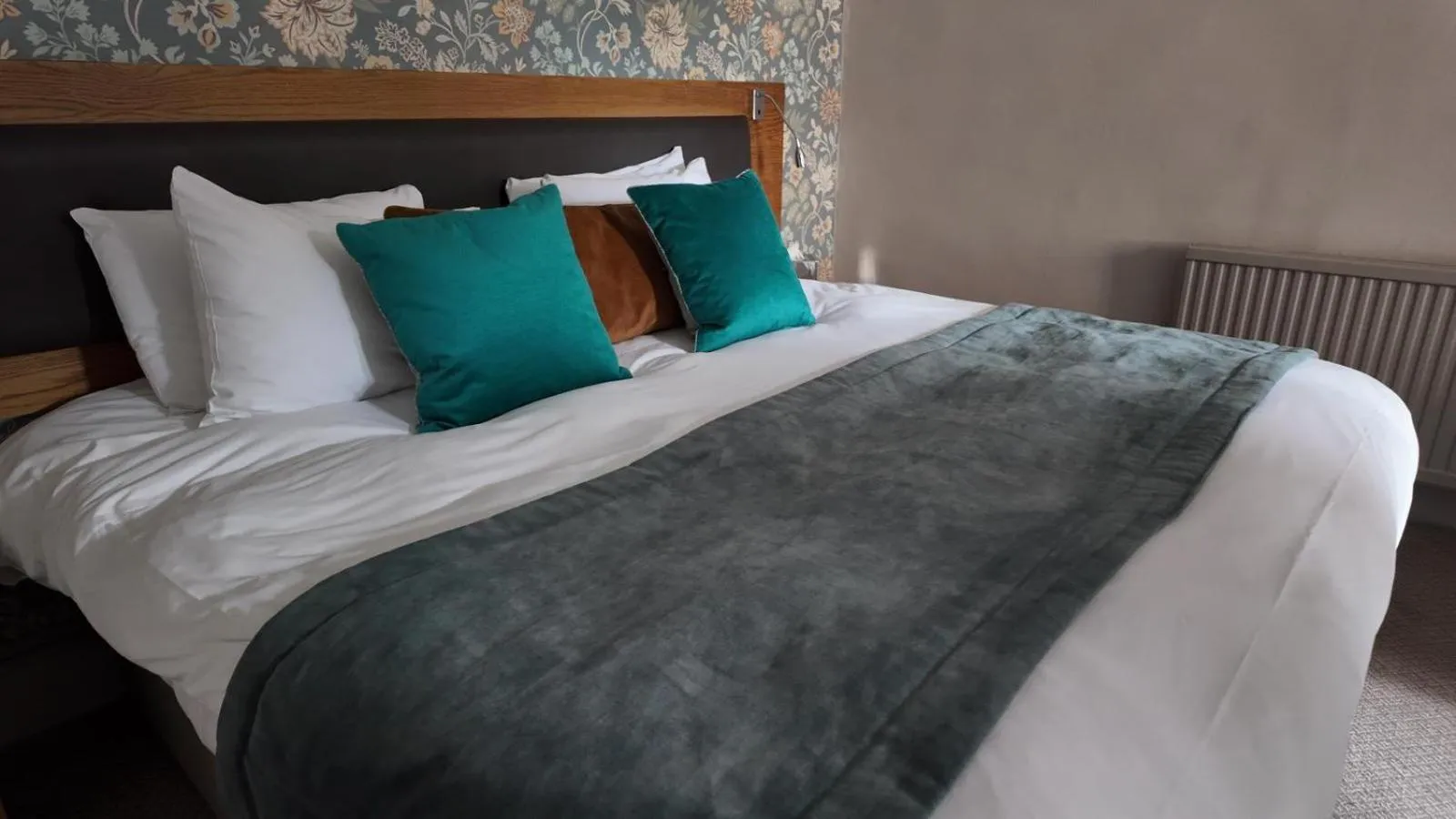 Bedroom, Bed in The Goddard Arms