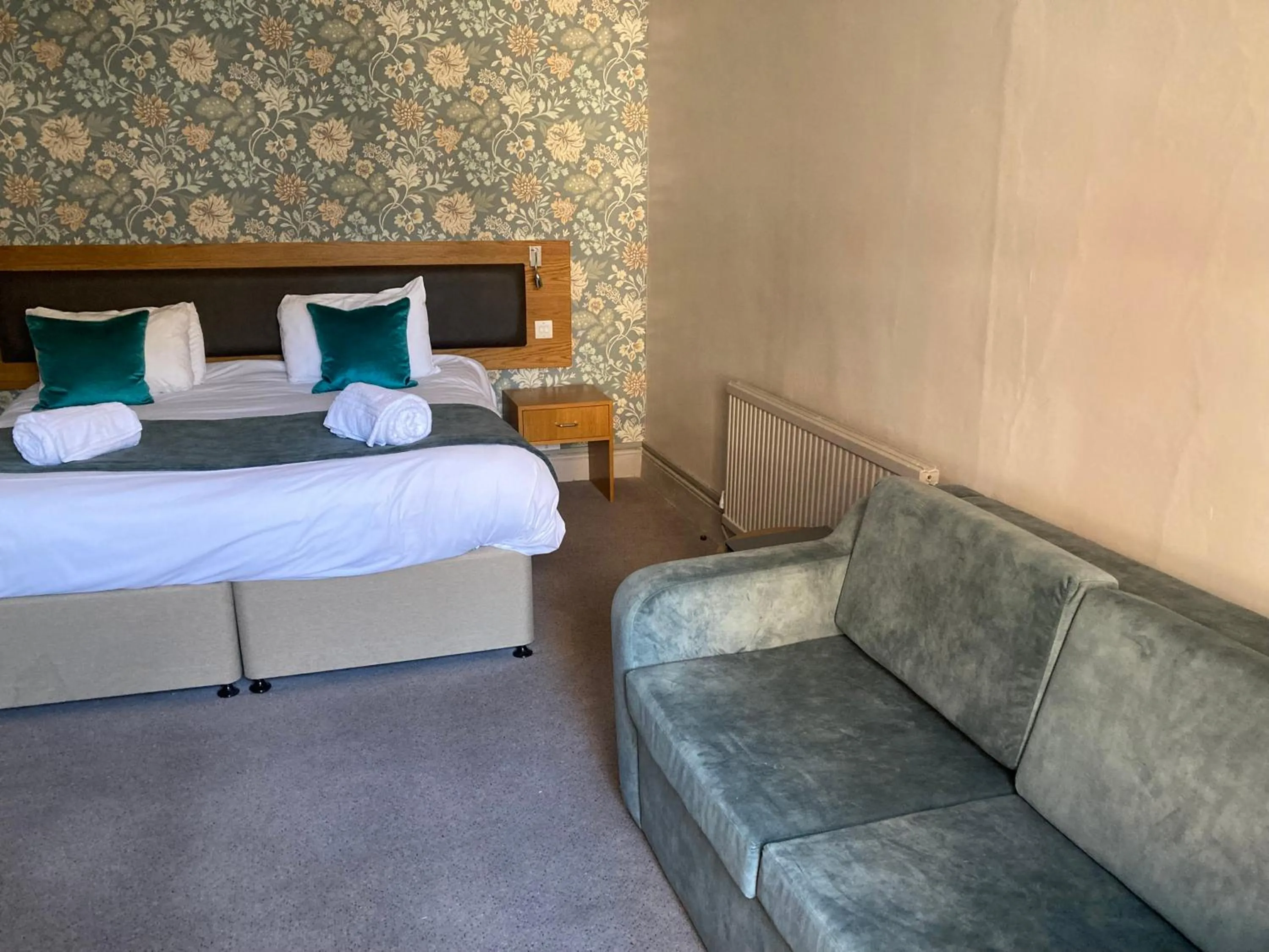 Bedroom, Bed in The Goddard Arms