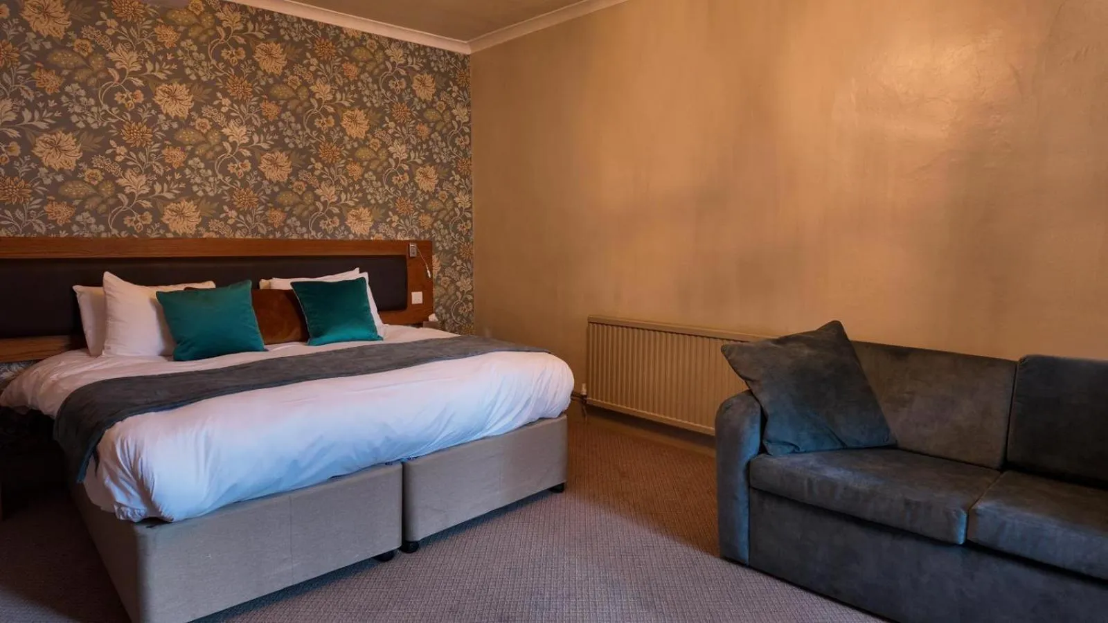 Bedroom, Bed in The Goddard Arms