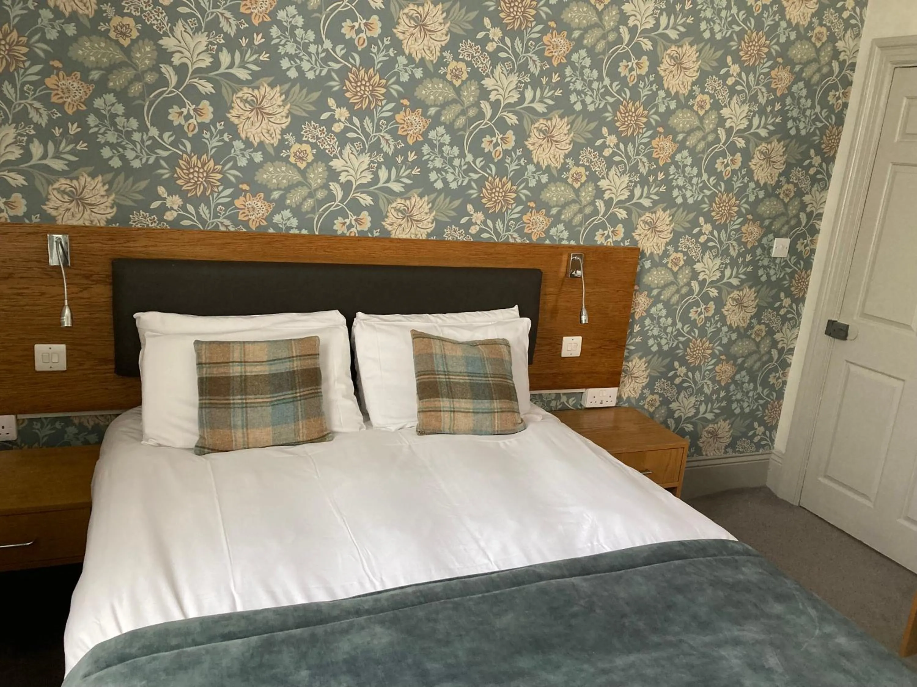 Bedroom, Bed in The Goddard Arms