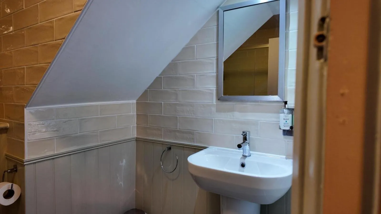 Bathroom in The Goddard Arms