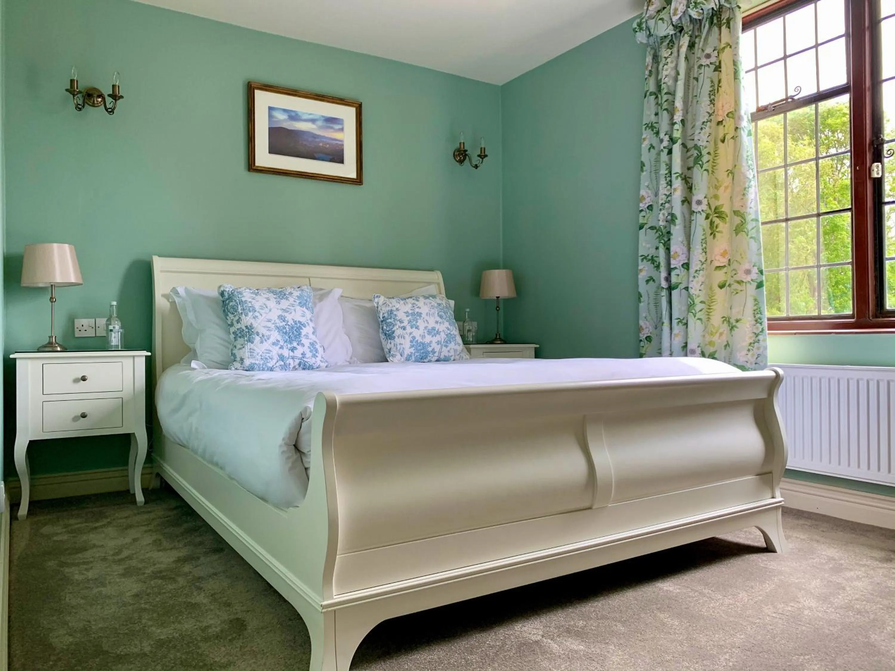 Bedroom, Bed in Mortons Manor