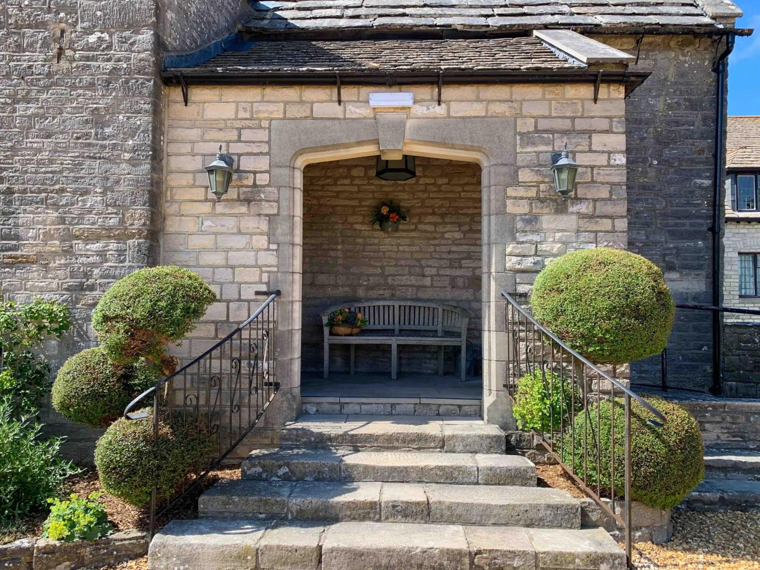 Facade/entrance in Mortons Manor