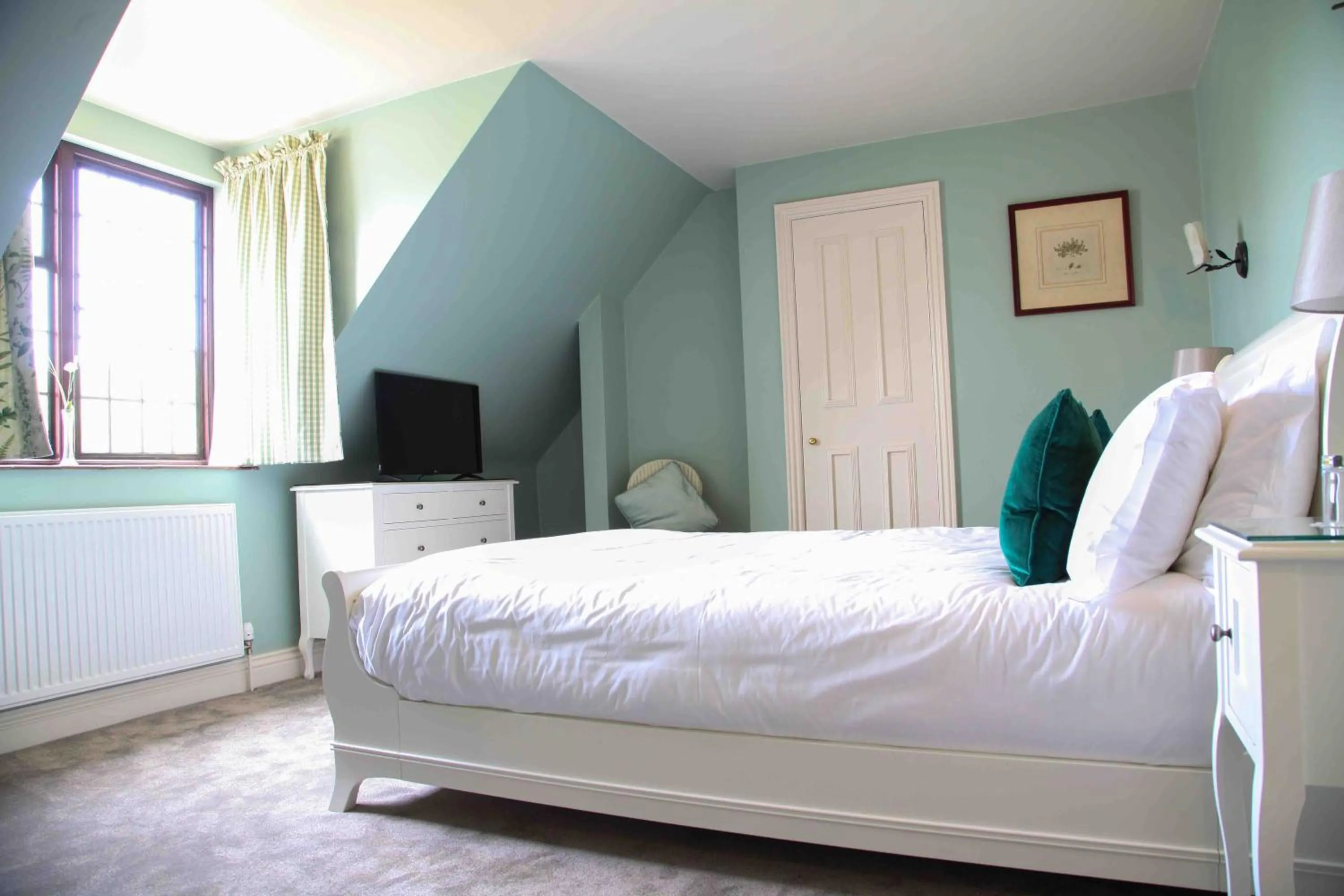 Bedroom, Bed in Mortons Manor