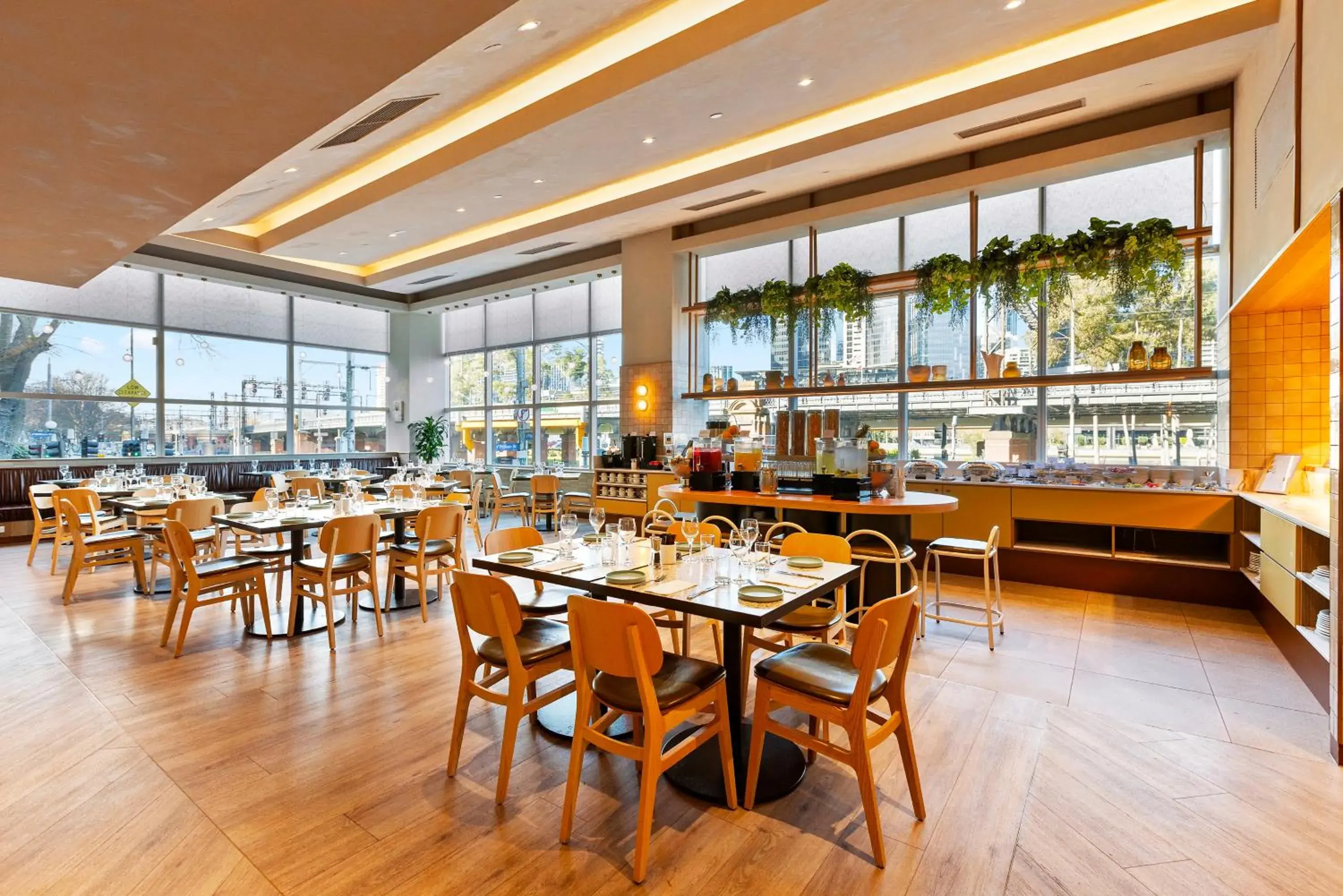 Restaurant/places to eat in Clarion Suites Gateway Restaurant/places to eat in Clarion Suites Gateway