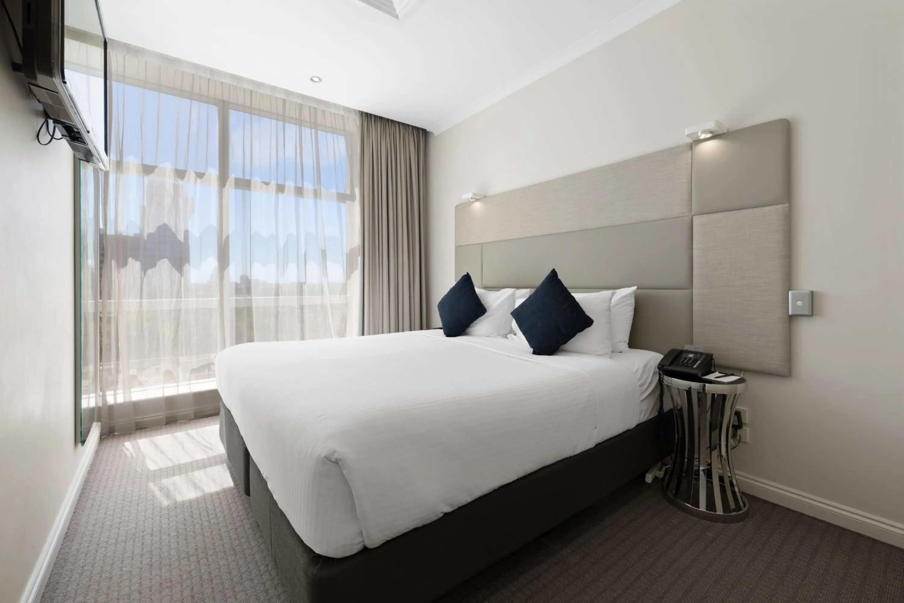 Bed in Clarion Suites Gateway